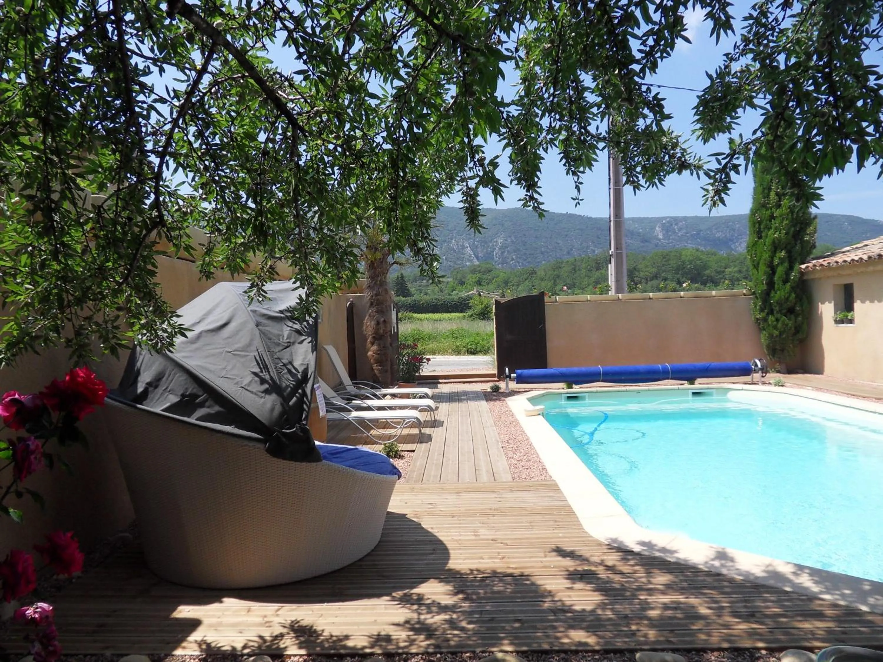 Swimming pool in Le Jardin d'Ivana