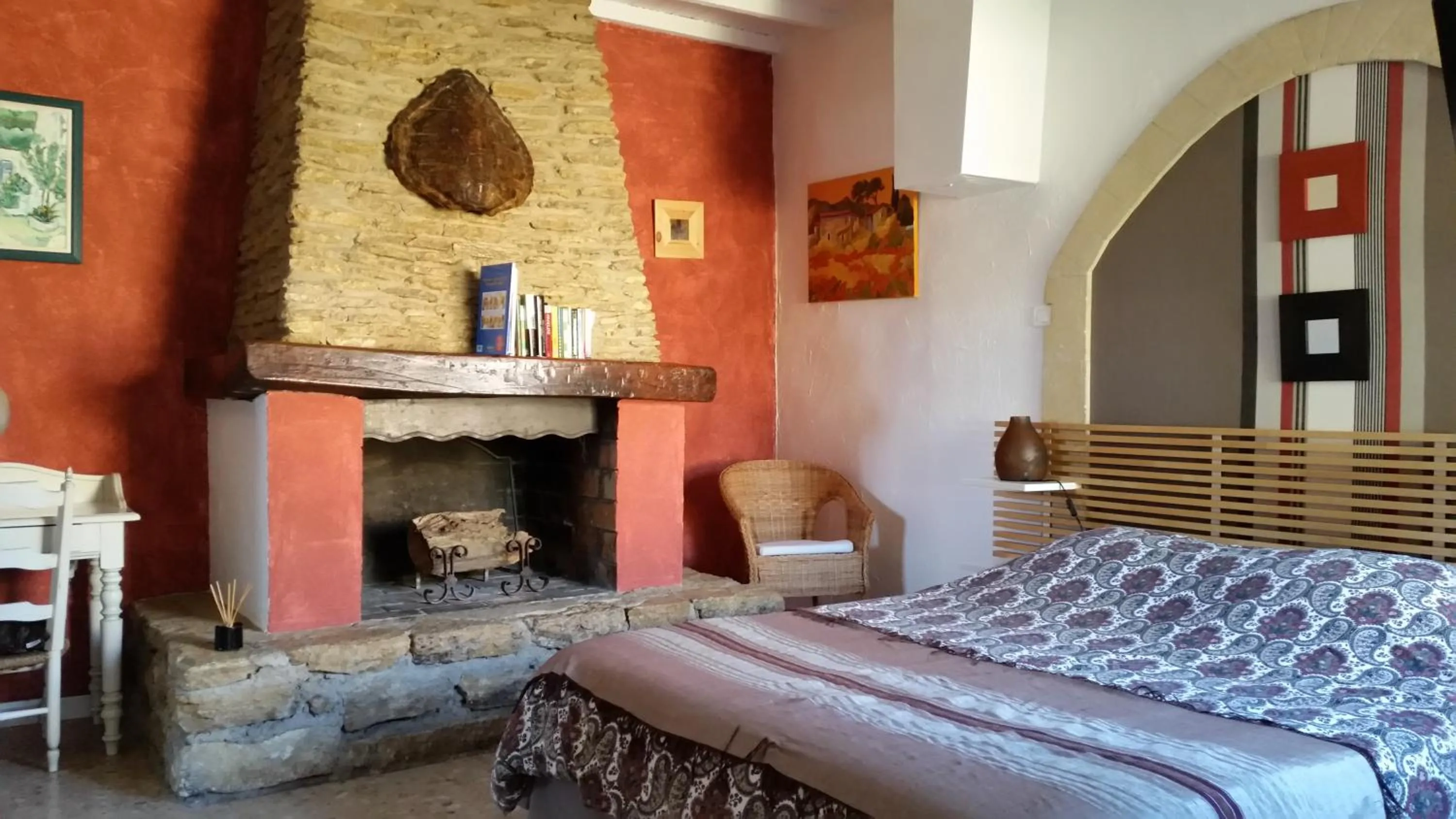 Photo of the whole room, Bed in Le Jardin d'Ivana