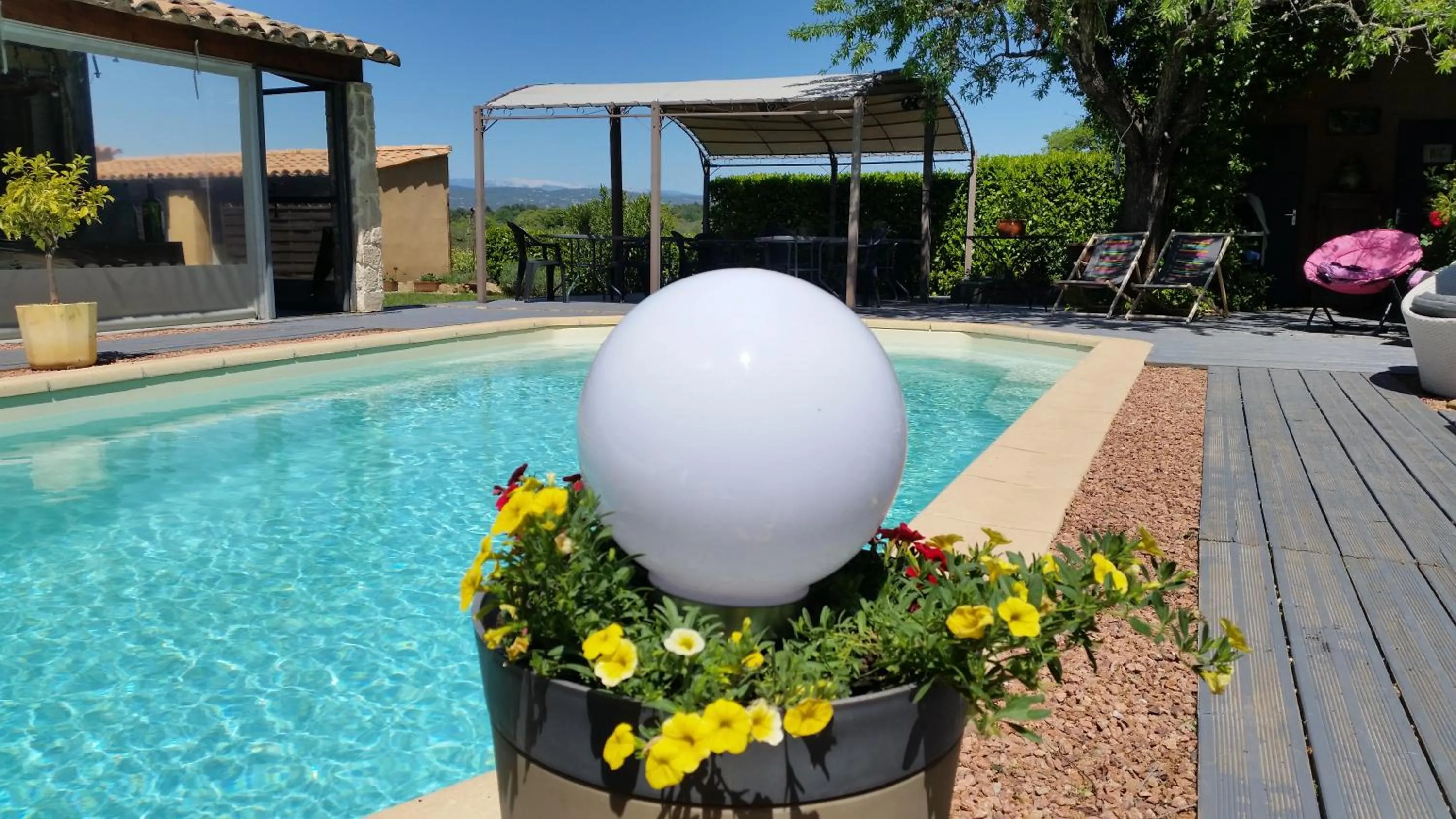 Pool view in Le Jardin d'Ivana