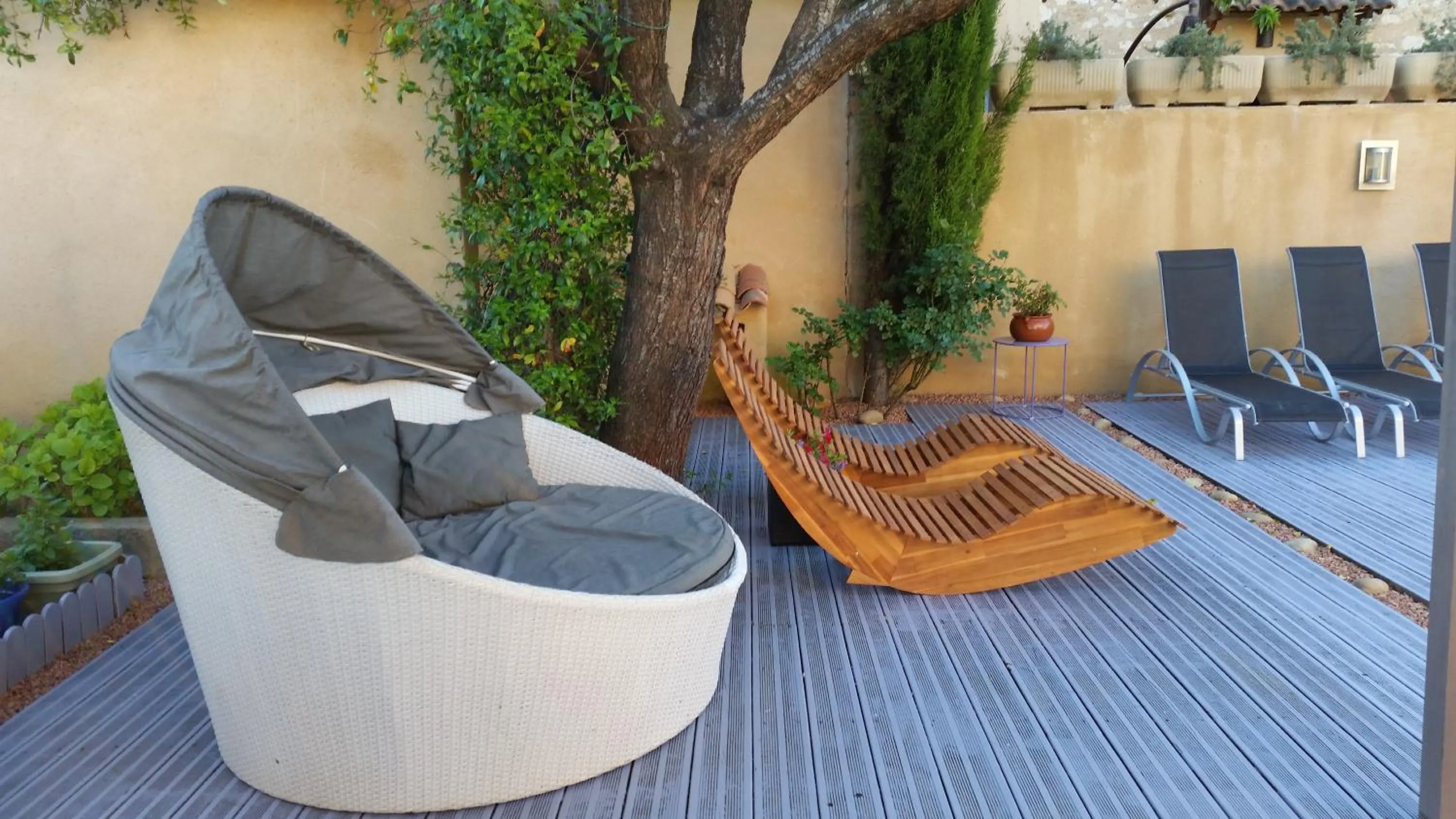 Decorative detail in Le Jardin d'Ivana