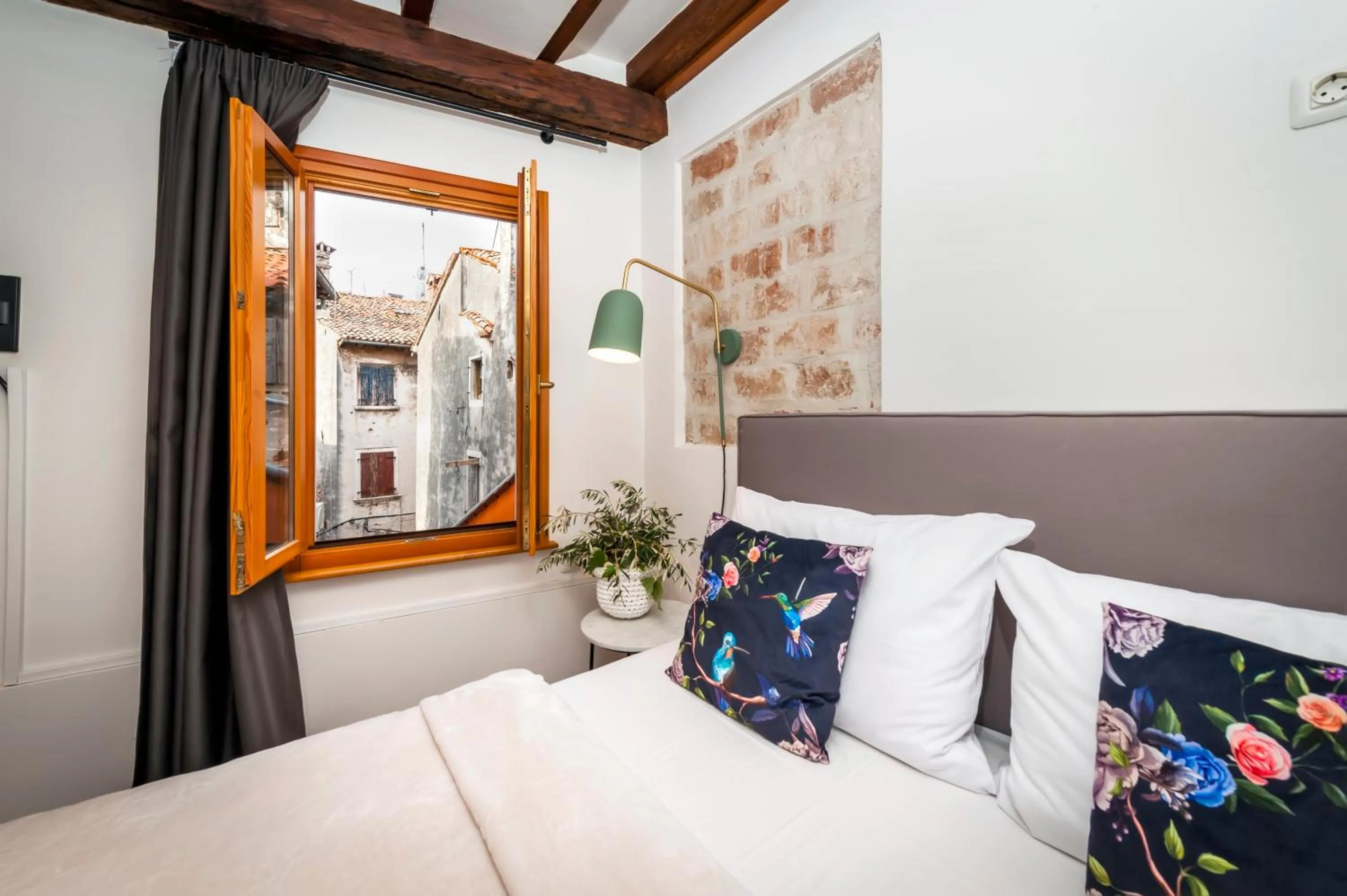 Bedroom, Bed in Noemi's rooms