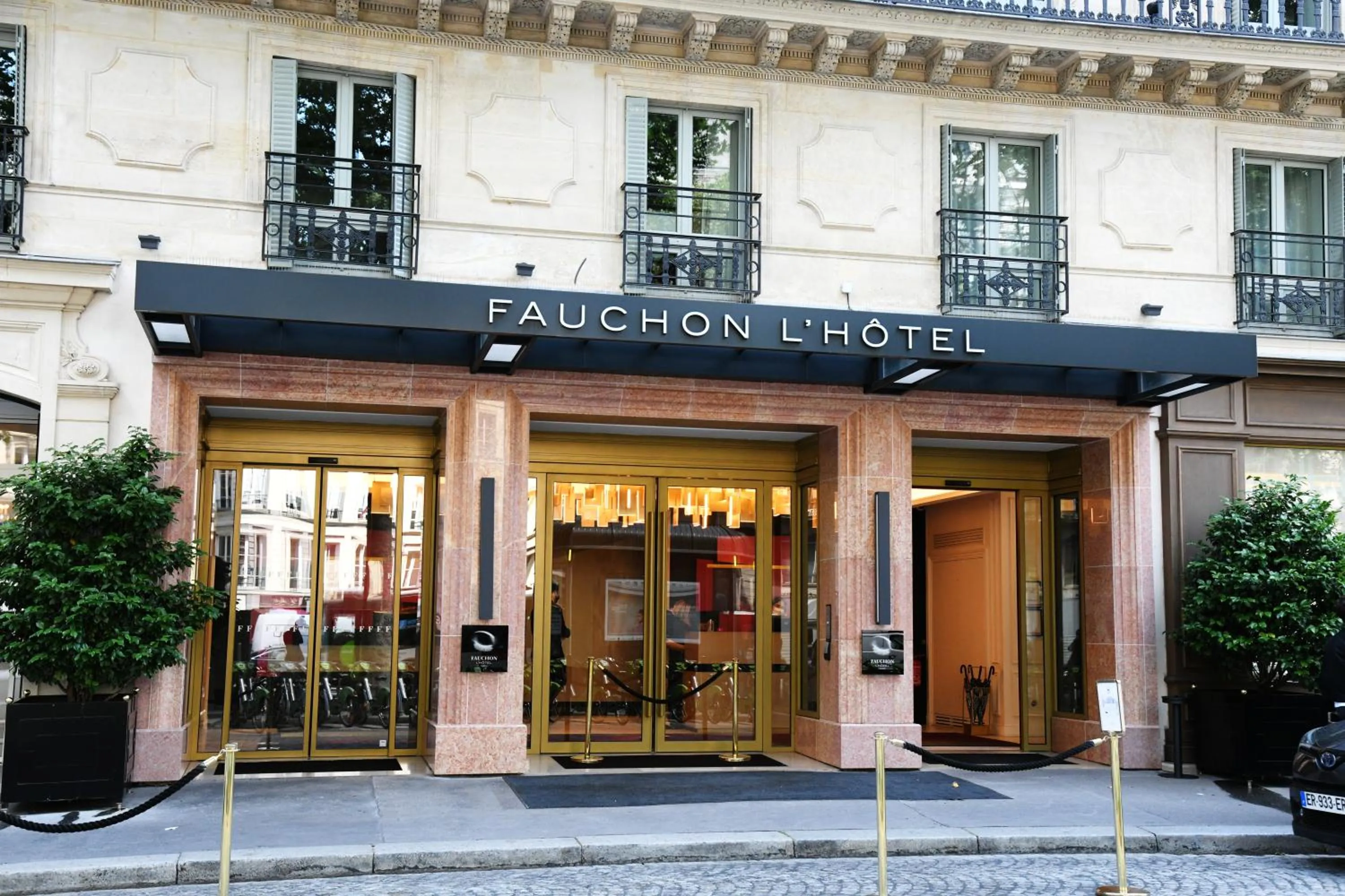 Parking in Fauchon l'Hôtel Paris