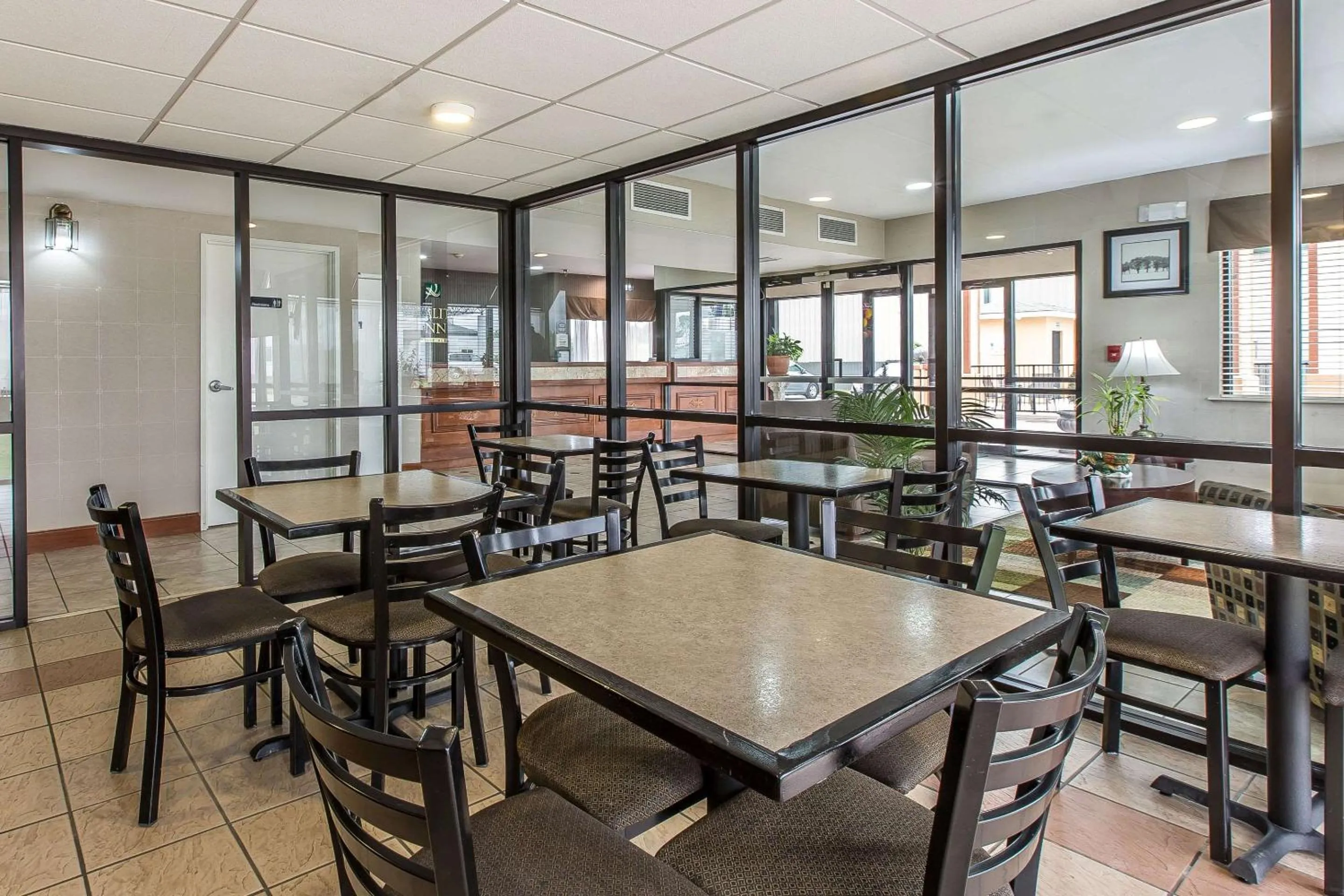 Restaurant/places to eat in Quality Inn Montgomery South