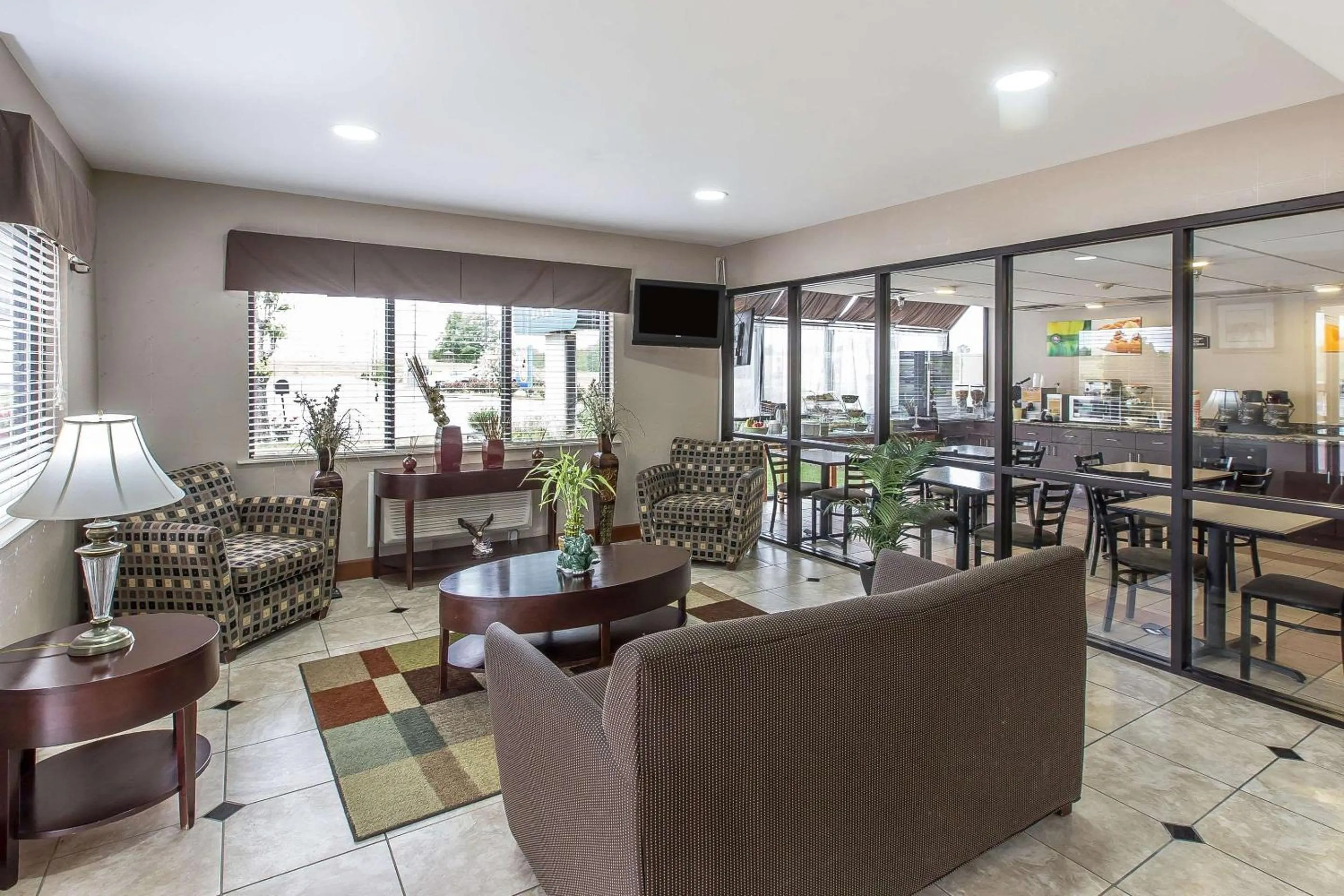 Property building in Quality Inn Montgomery South