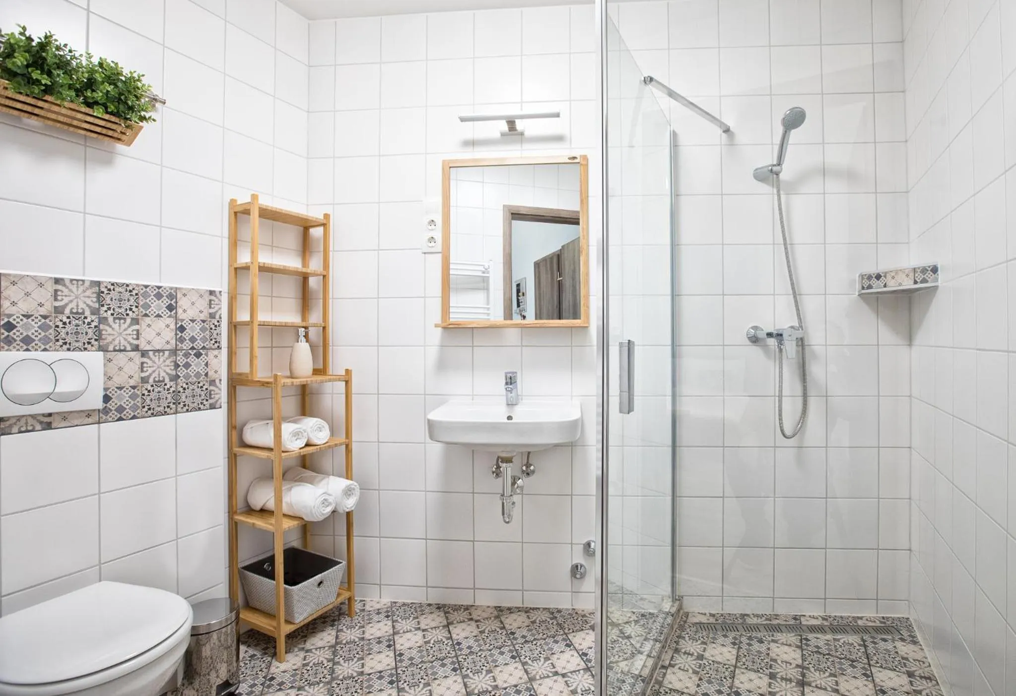 Shower in Budapest Passage 1