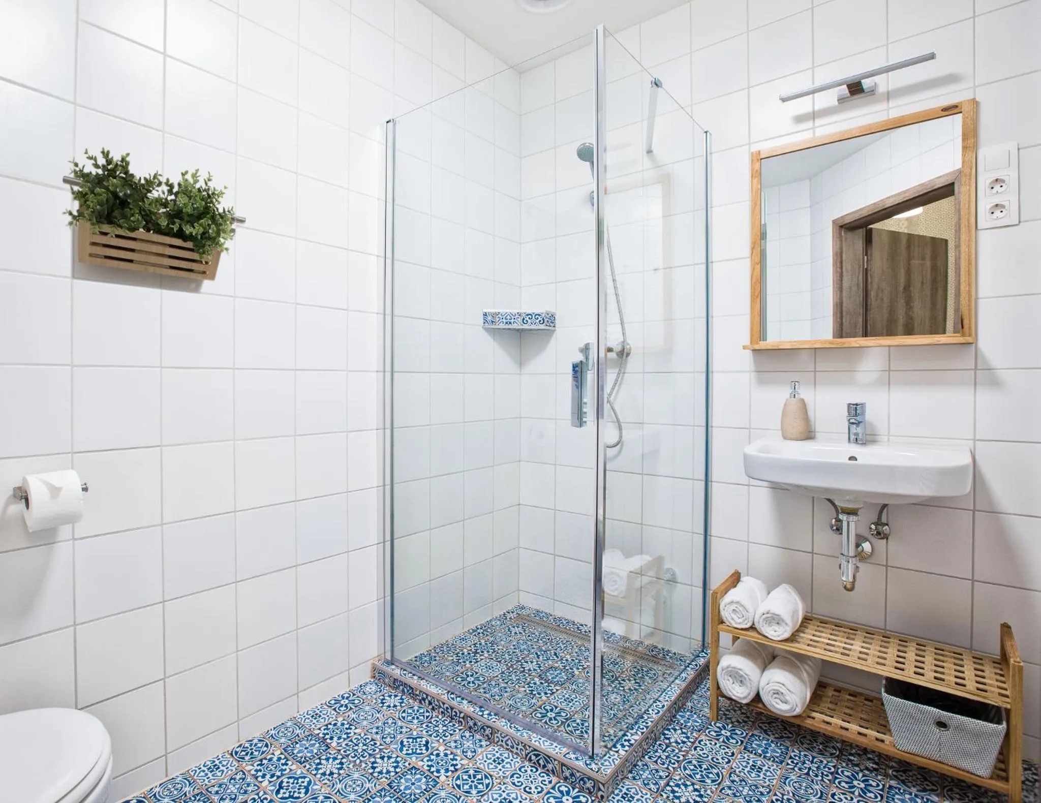 Shower in Budapest Passage 1