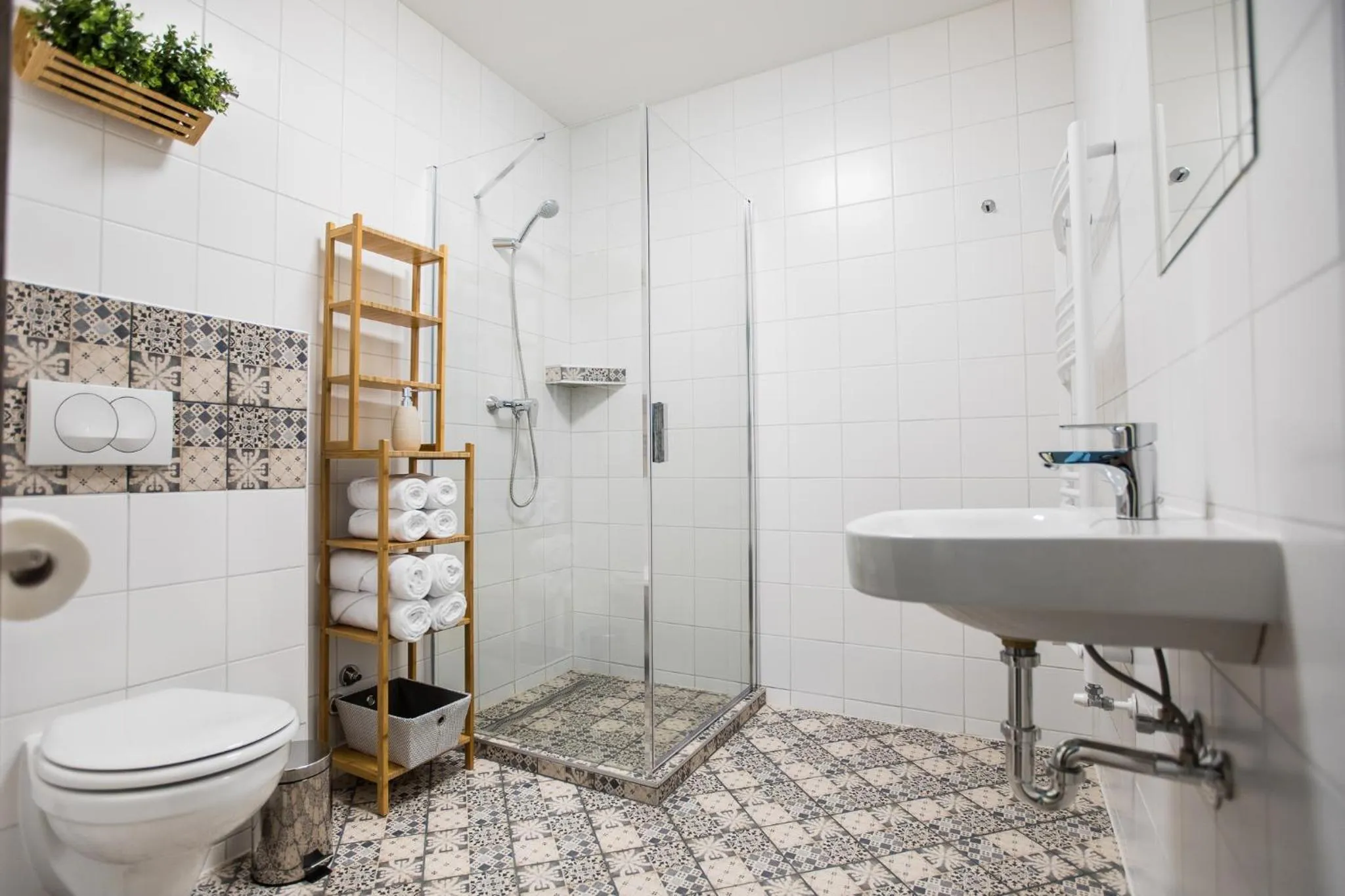 Shower in Budapest Passage 1