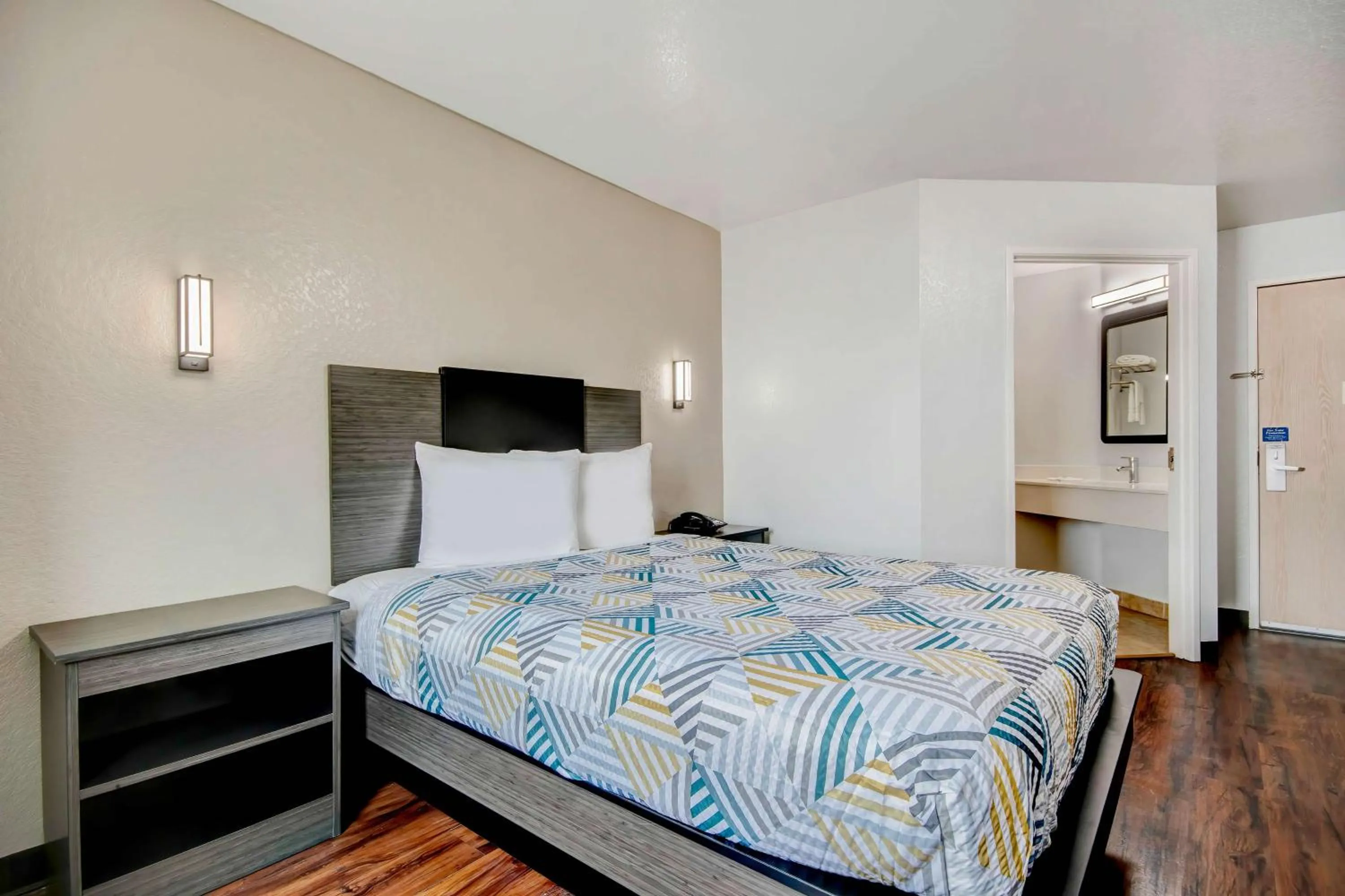 Bedroom, Bed in Motel 6-San Antonio, TX - Sea World North