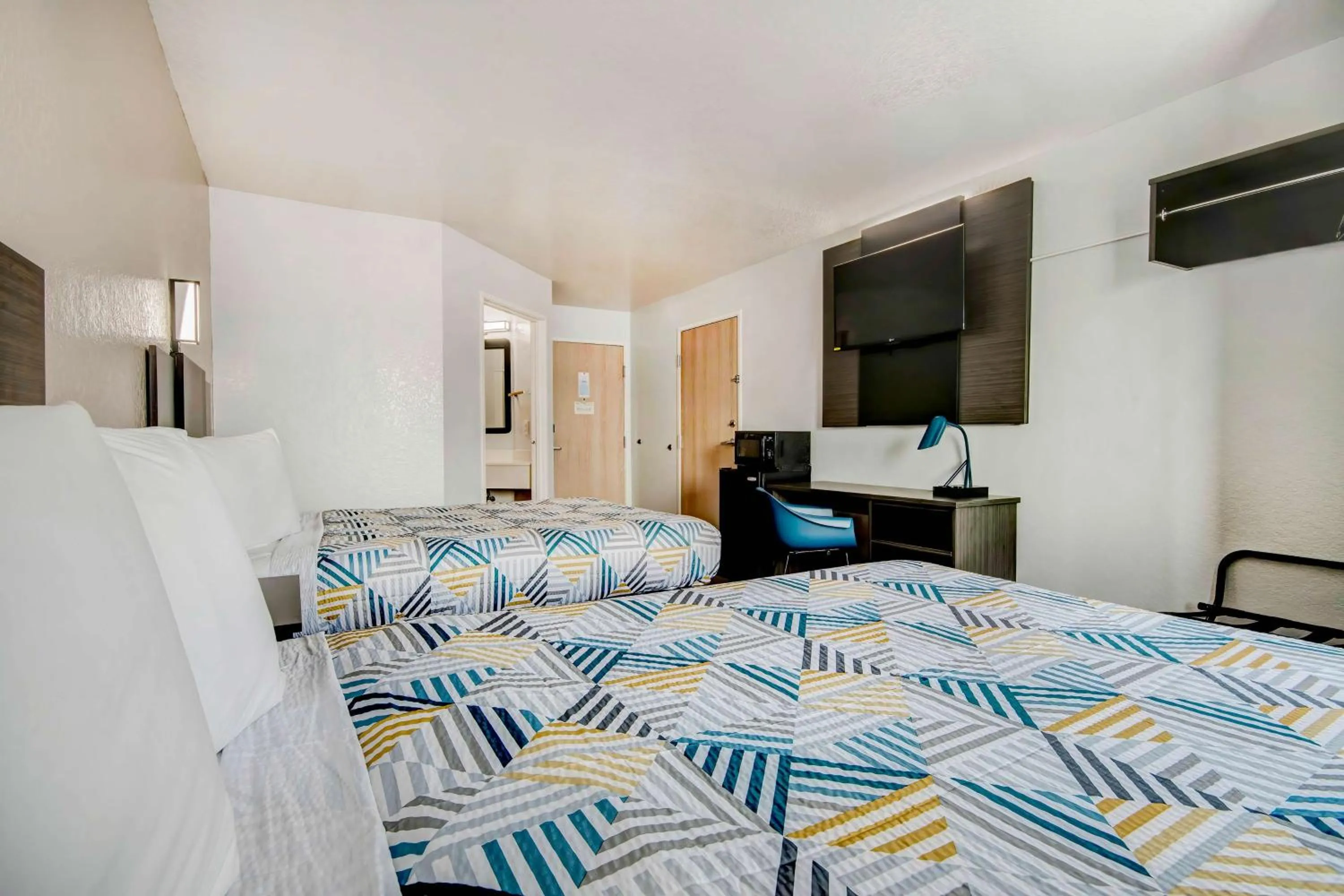 Bedroom, Bed in Motel 6-San Antonio, TX - Sea World North