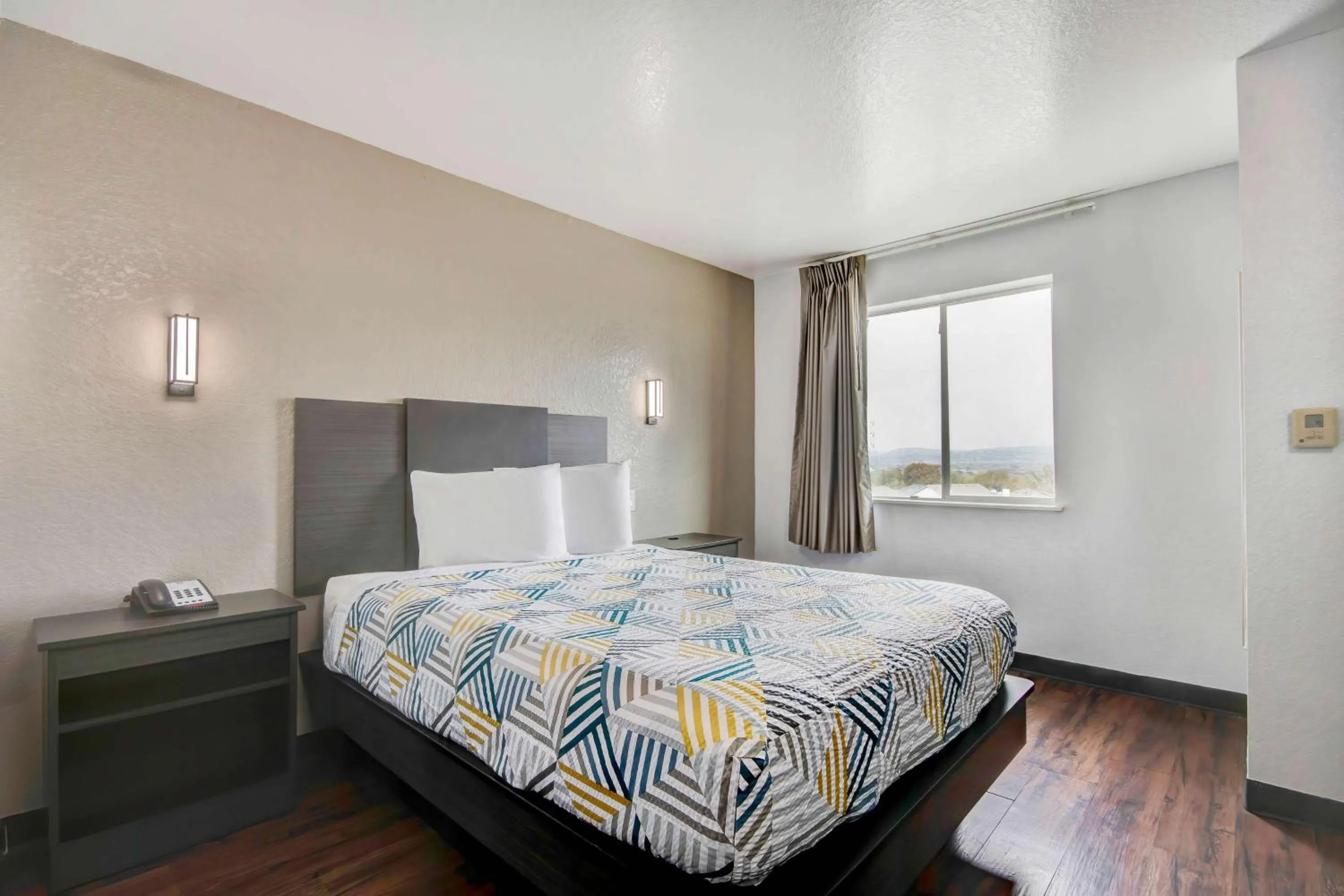 Bedroom, Bed in Motel 6-San Antonio, TX - Sea World North