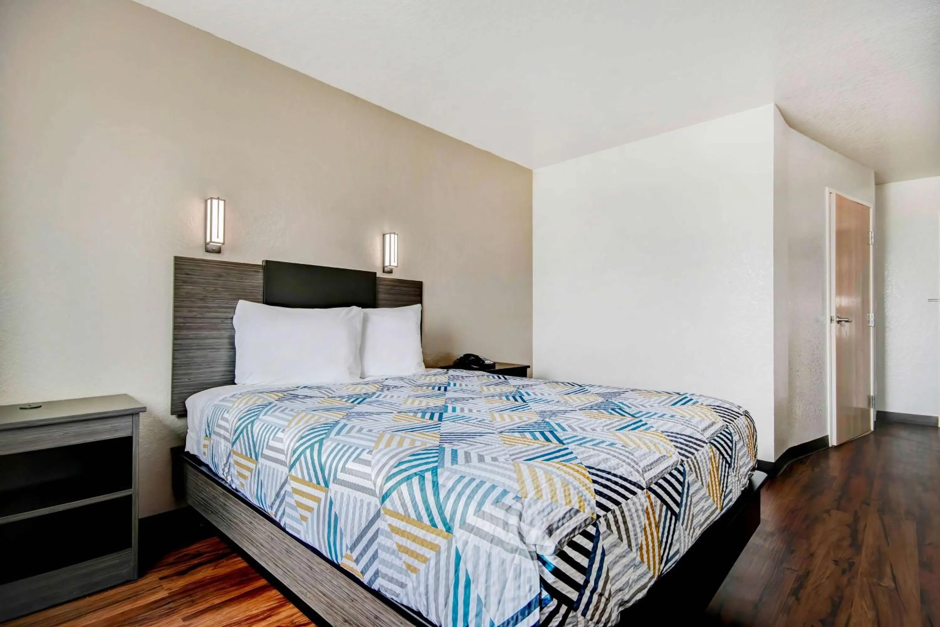 Bedroom, Bed in Motel 6-San Antonio, TX - Sea World North