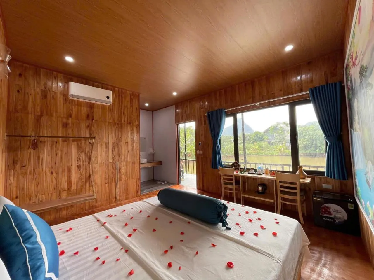 Bed in Tuyet's Homestay