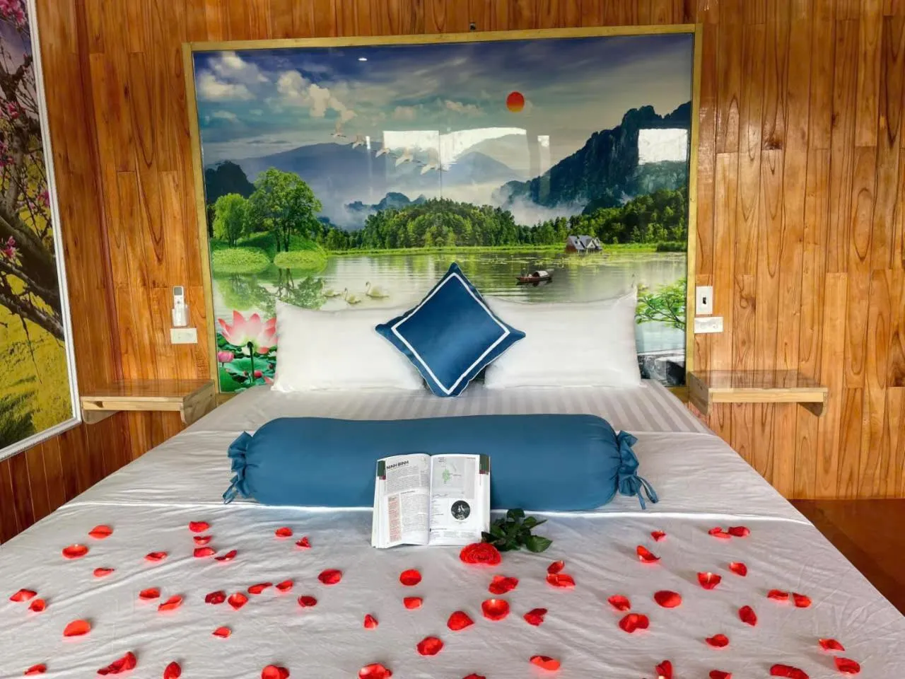 Bed in Tuyet's Homestay