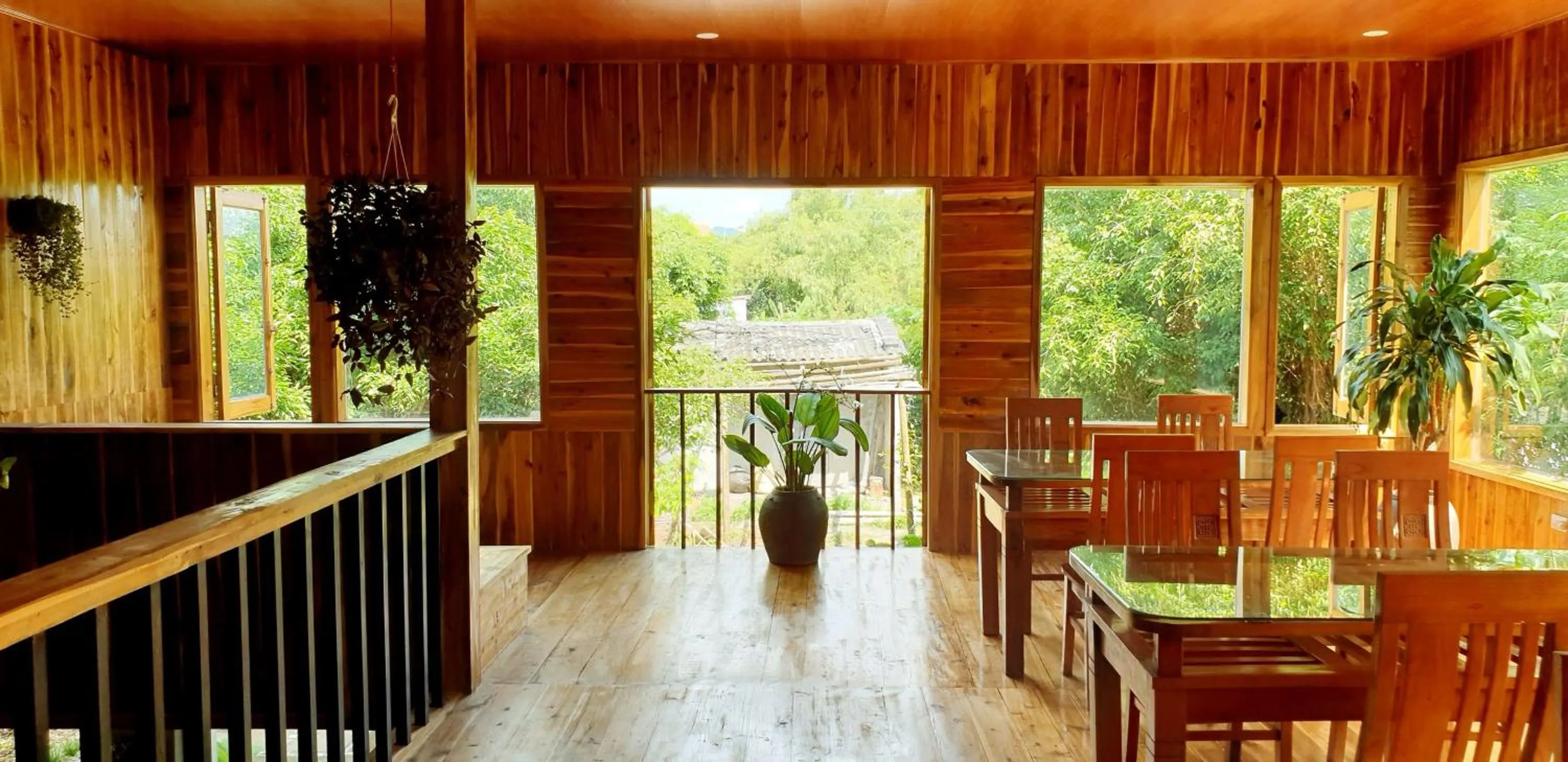 Dining area in Tuyet's Homestay