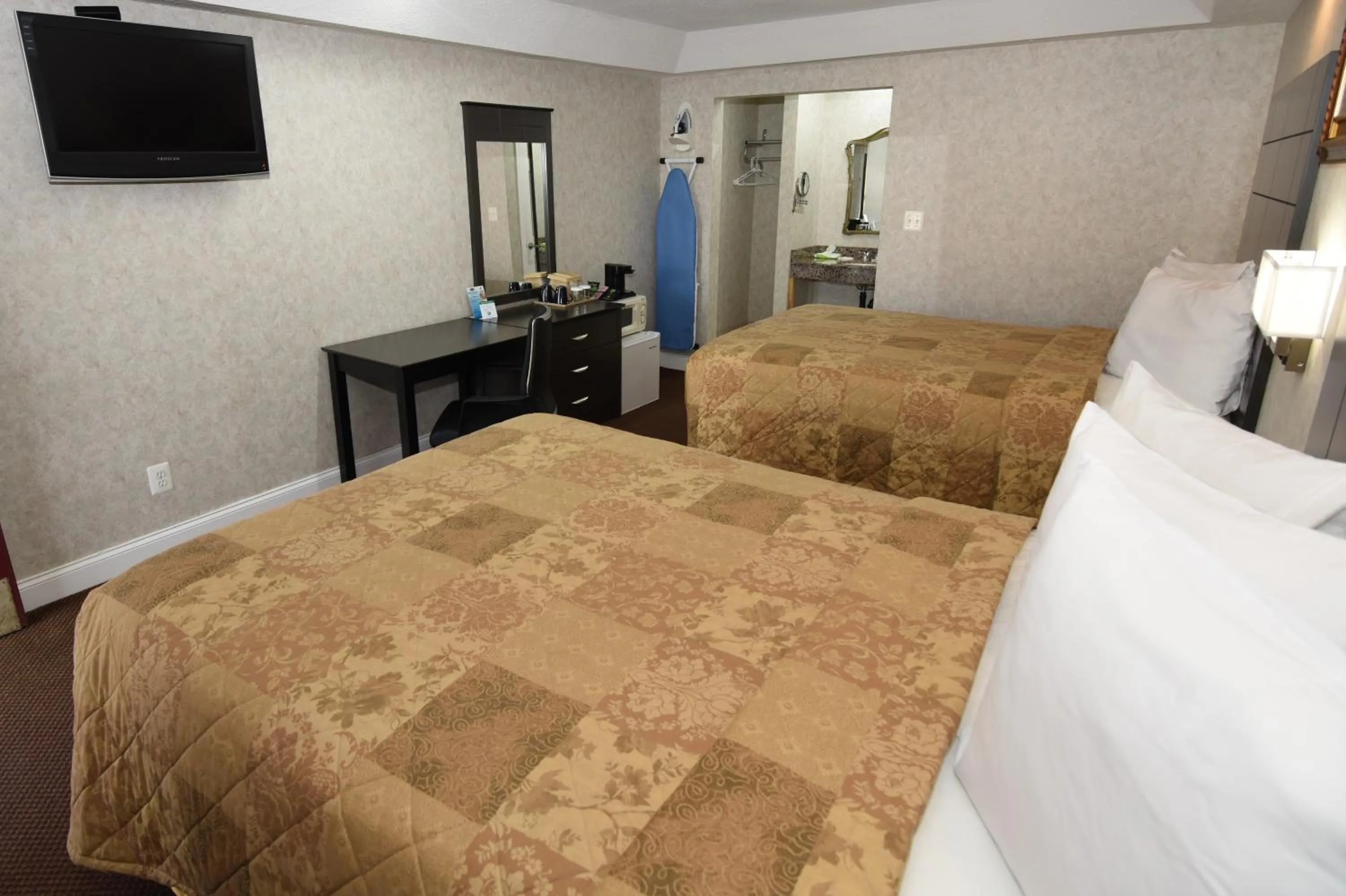 Photo of the whole room, Bed in Country View Inn & Suites Atlantic City