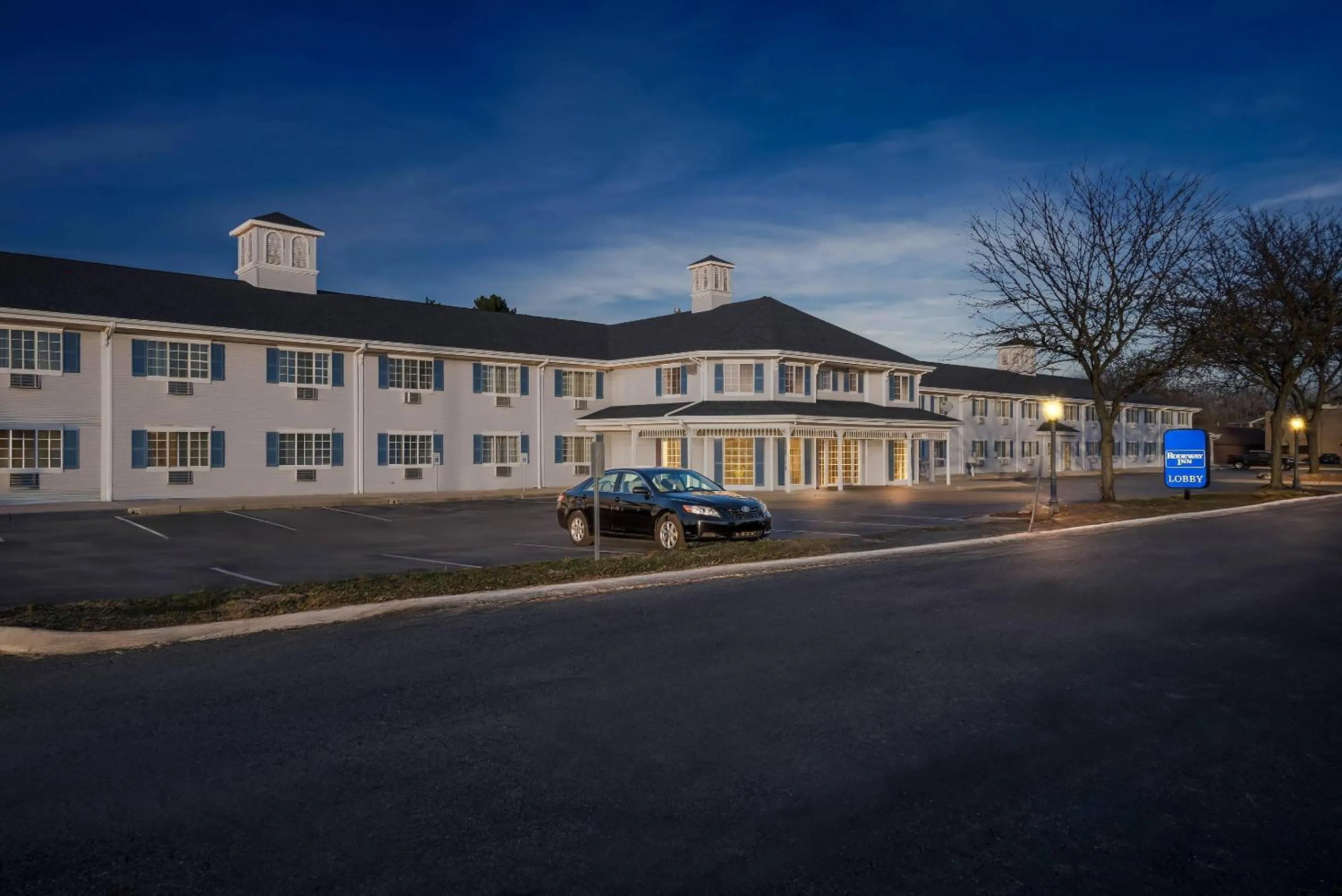 Property building in Rodeway Inn Grandville - Grand Rapids