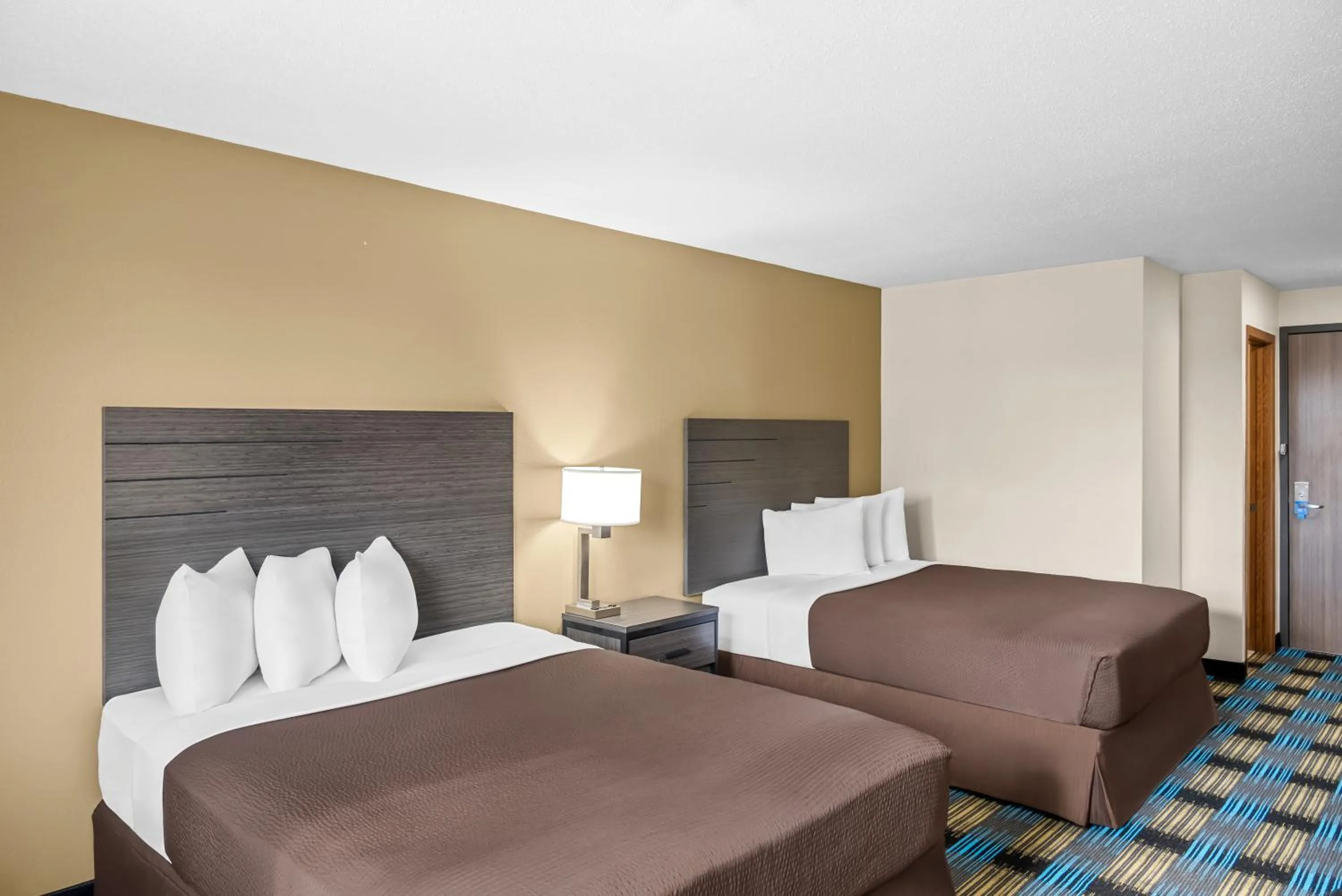 Bed in Rodeway Inn Grandville - Grand Rapids