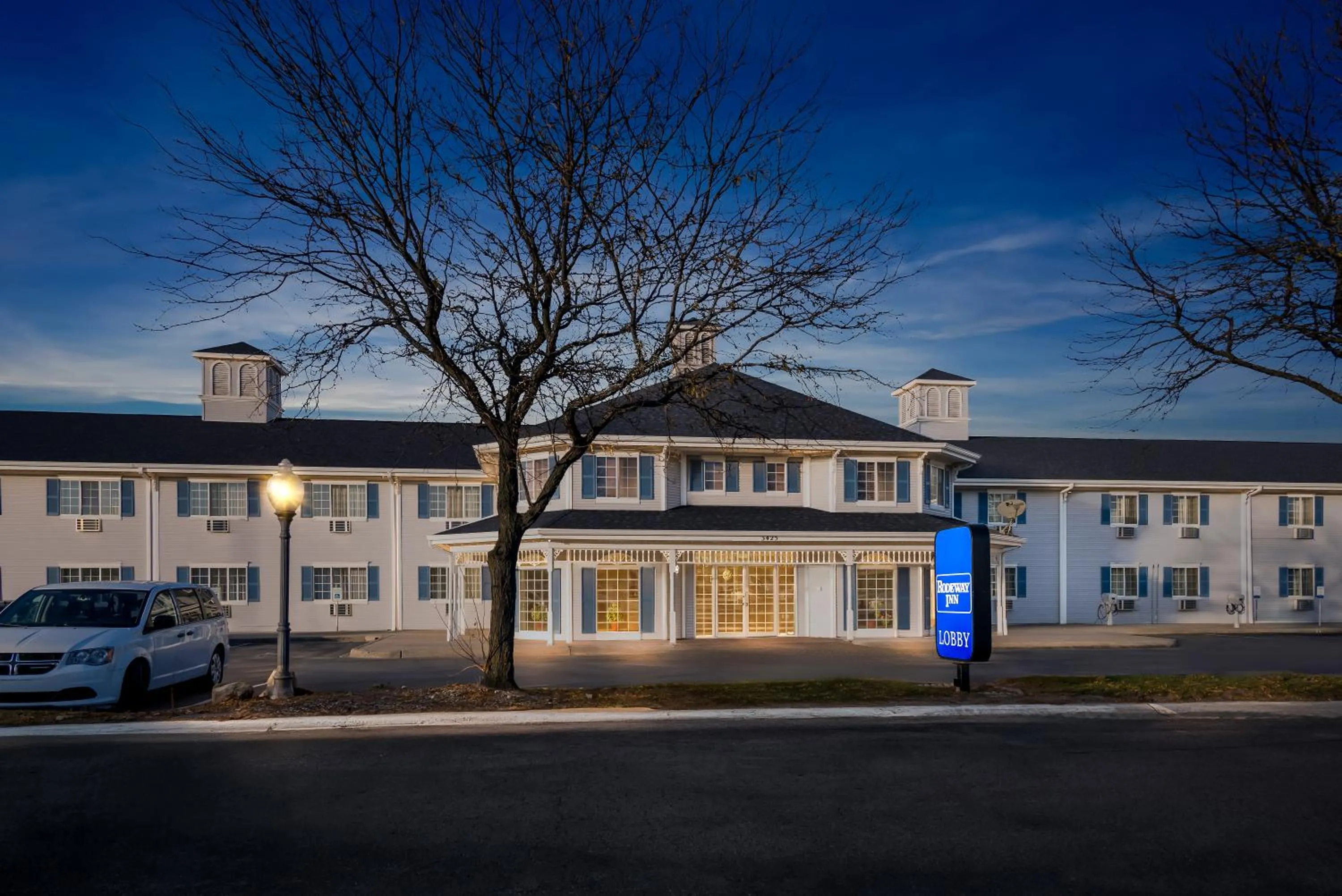 Property building in Rodeway Inn Grandville - Grand Rapids