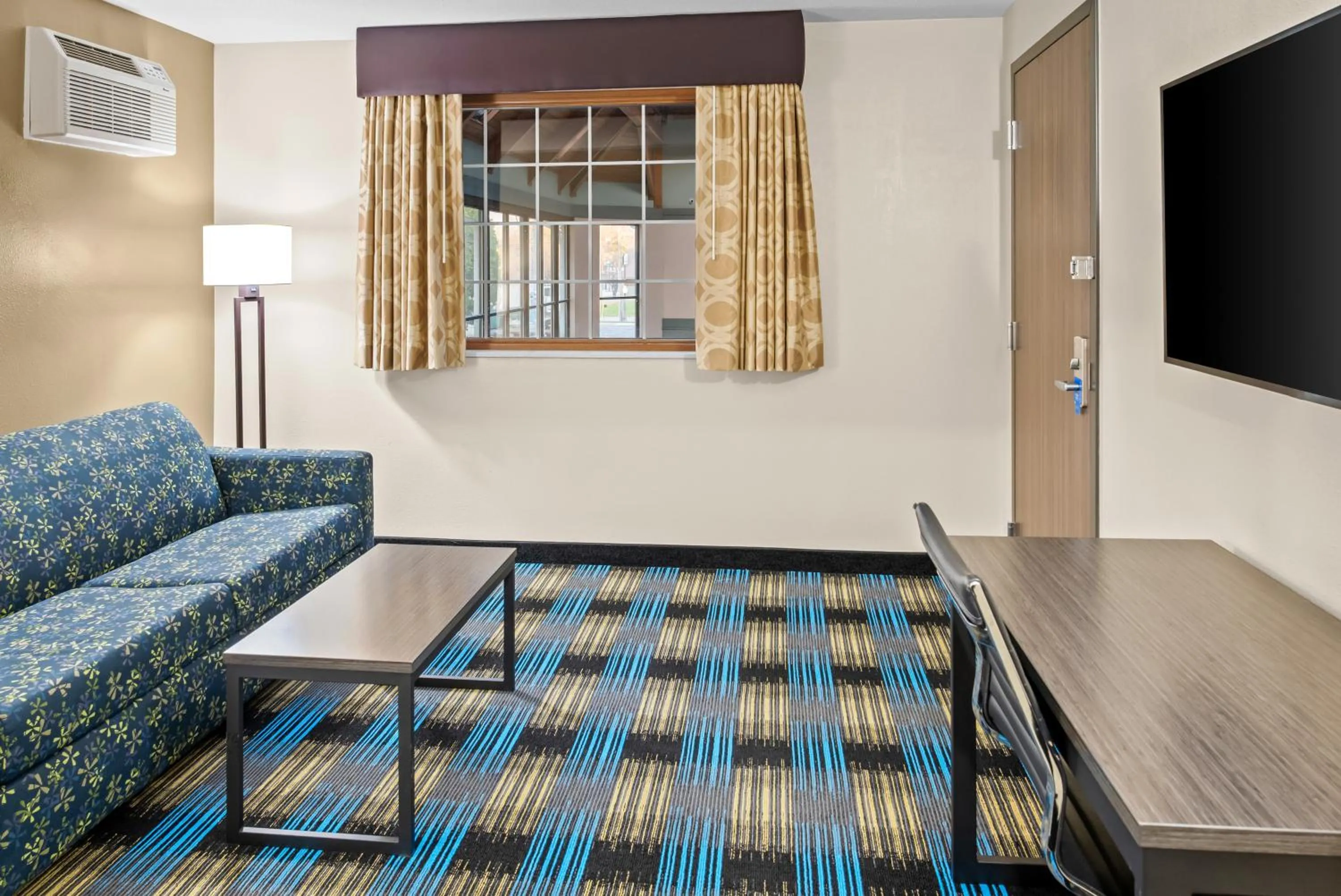 Living room in Rodeway Inn Grandville - Grand Rapids