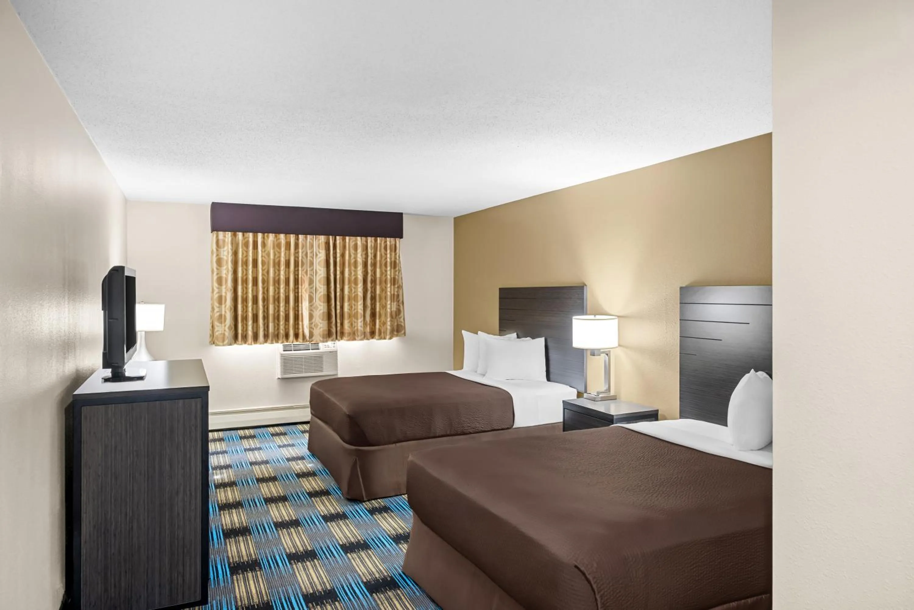 Photo of the whole room, Bed in Rodeway Inn Grandville - Grand Rapids