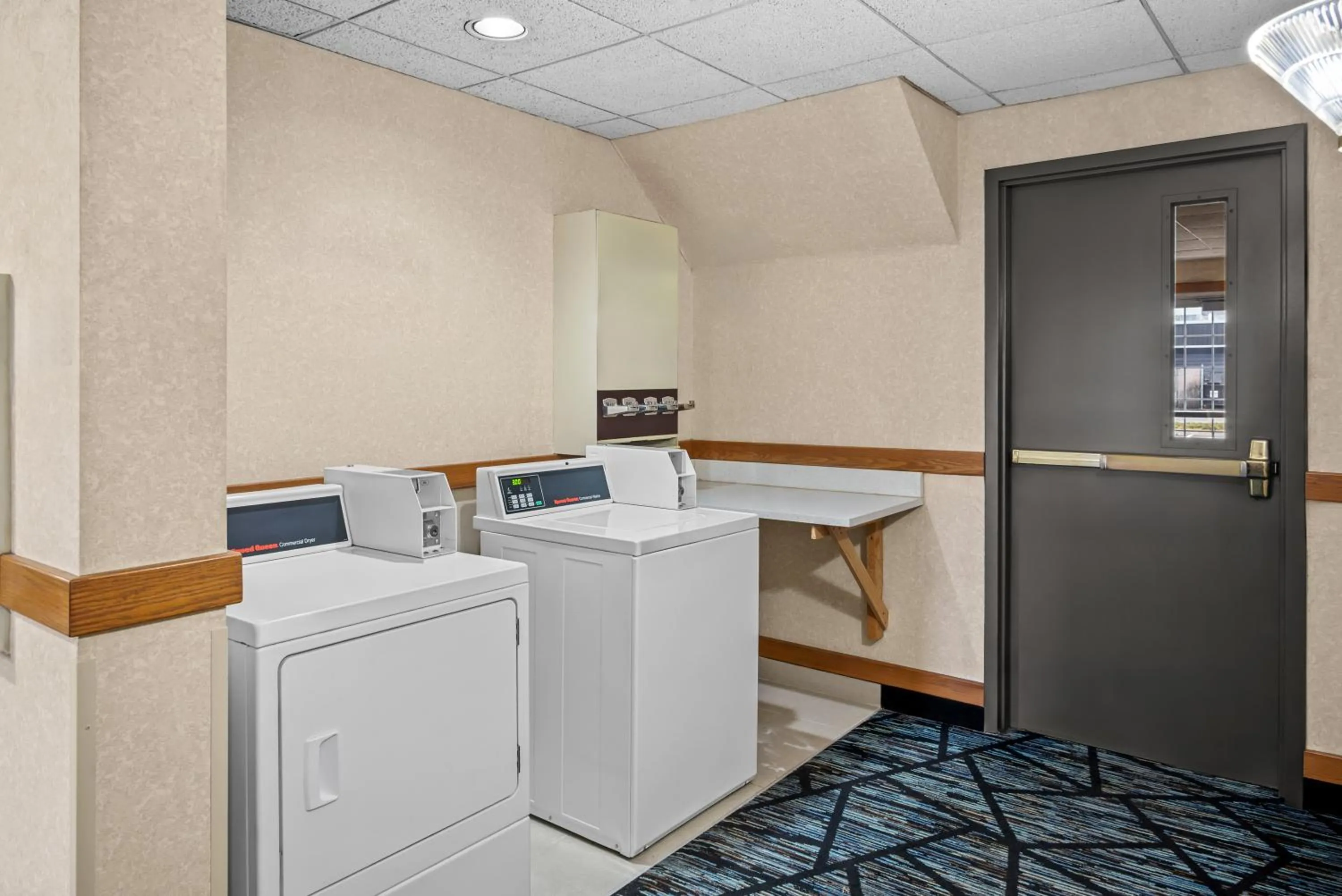 laundry in Rodeway Inn Grandville - Grand Rapids