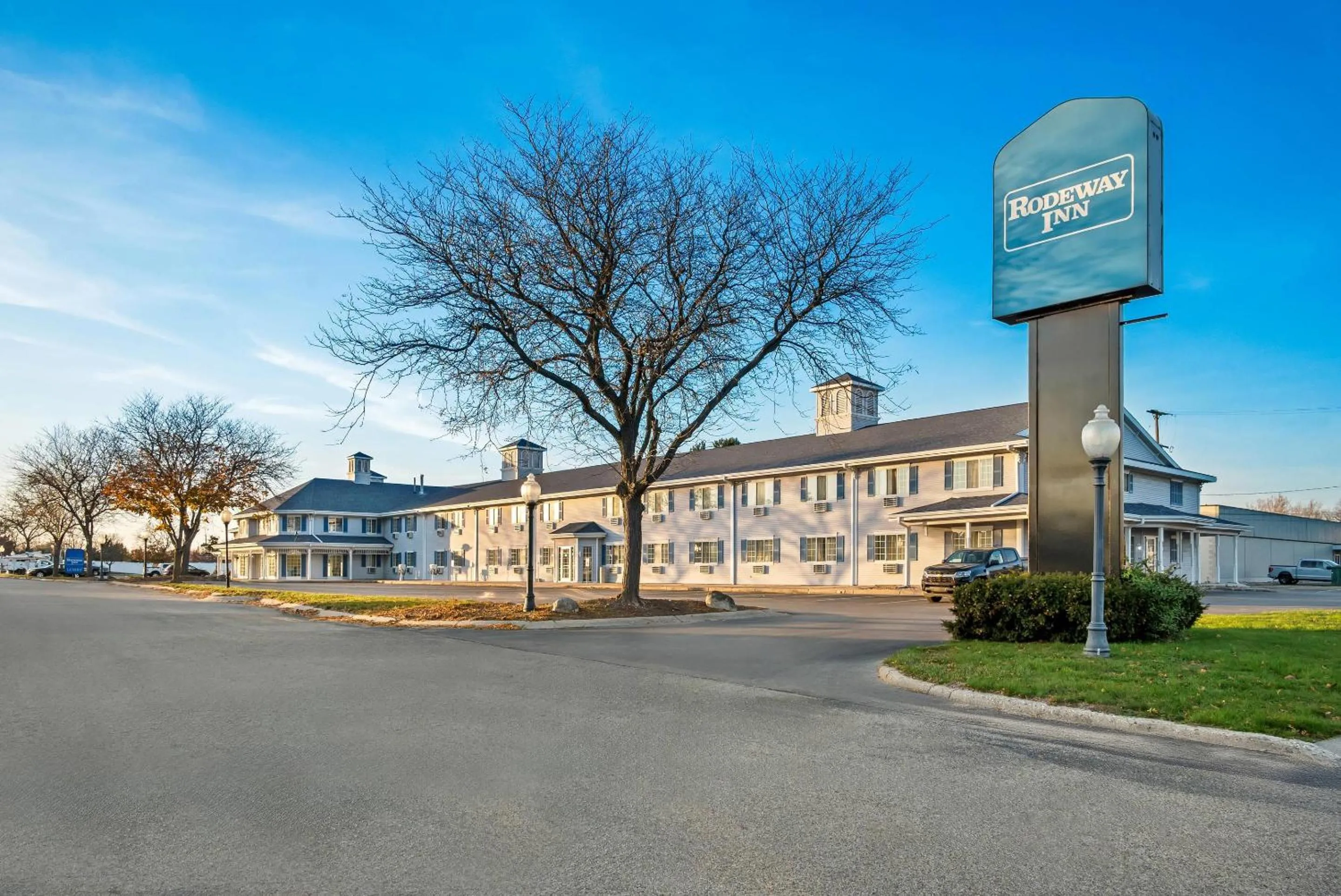 Property building in Rodeway Inn Grandville - Grand Rapids