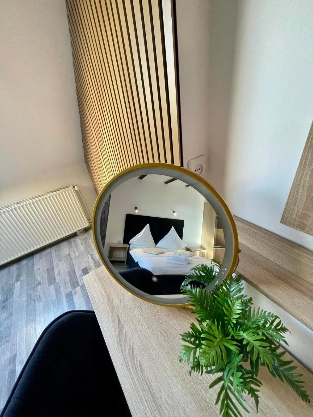 Bed in Pensiunea Carina