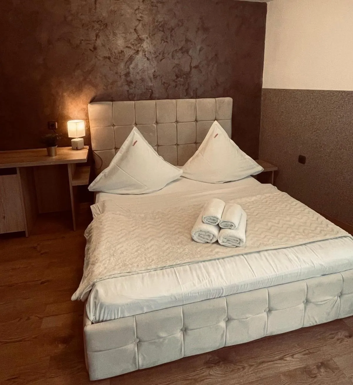 Bed in Pensiunea Carina