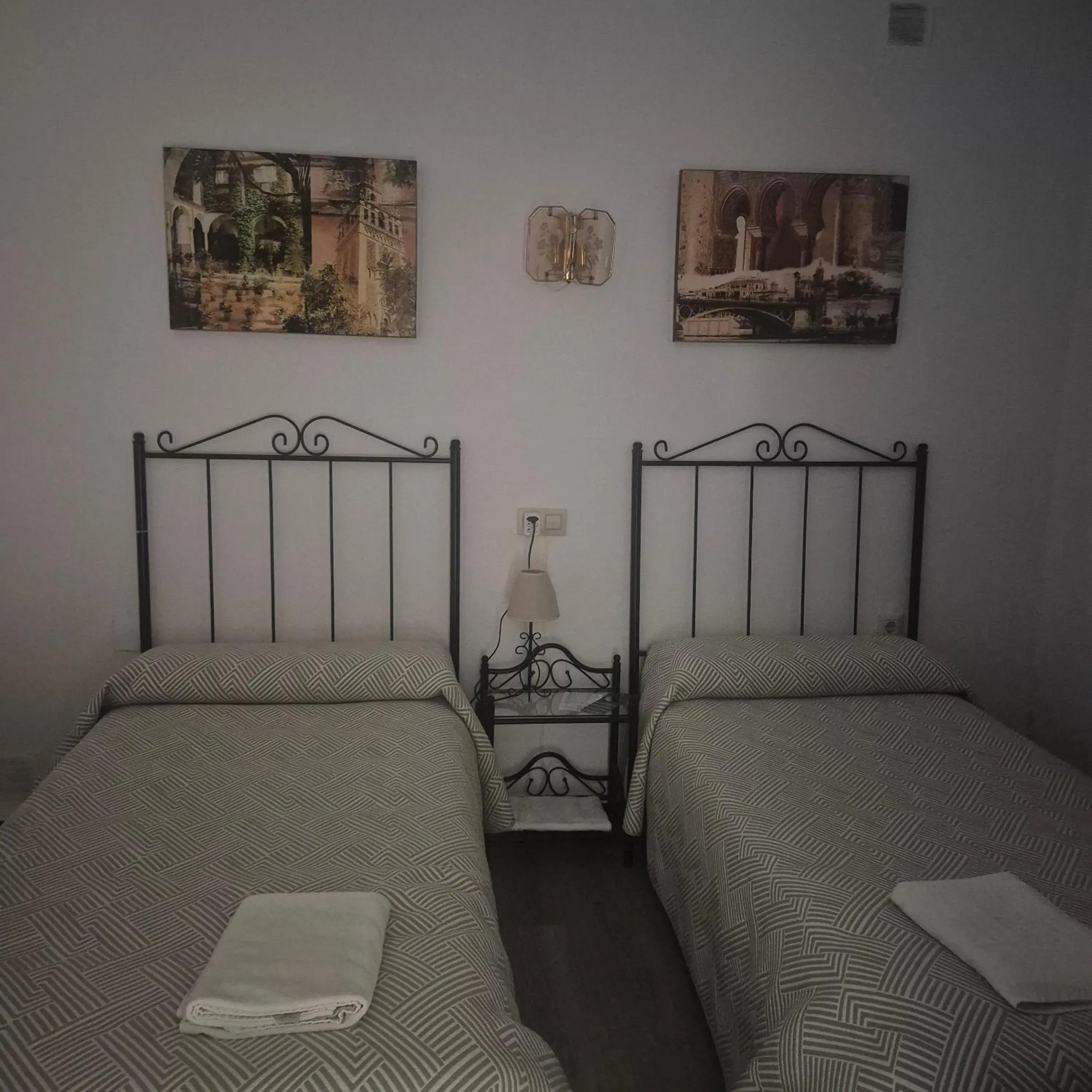 Double or Twin Room with Shared Bathroom in Pensión Javier Double or Twin Room with Shared Bathroom in Pensión Javier