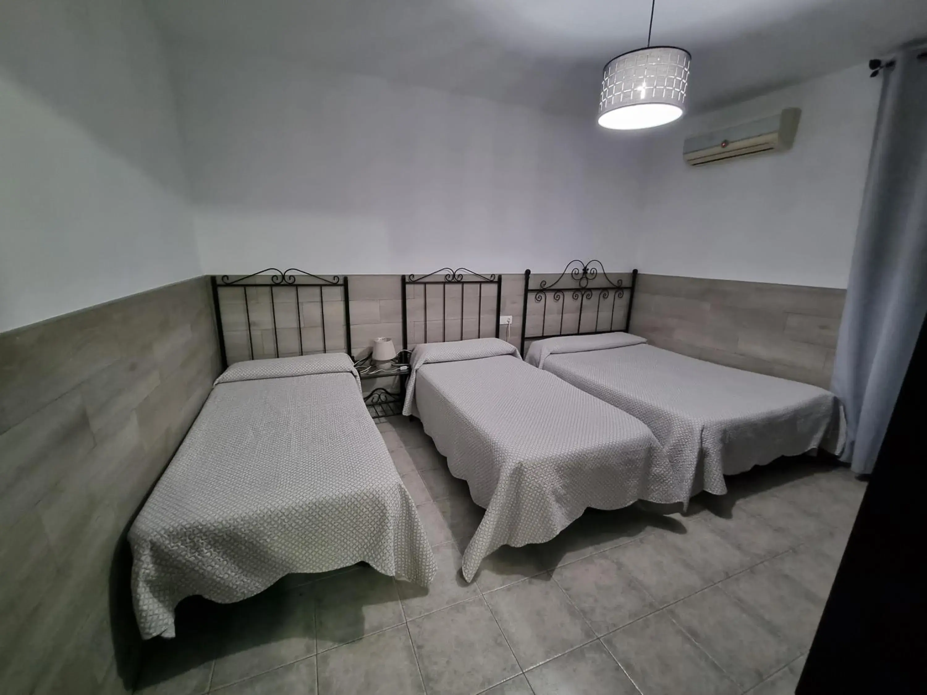 Quadruple Room with Shared Bathroom in Pensión Javier Quadruple Room with Shared Bathroom in Pensión Javier