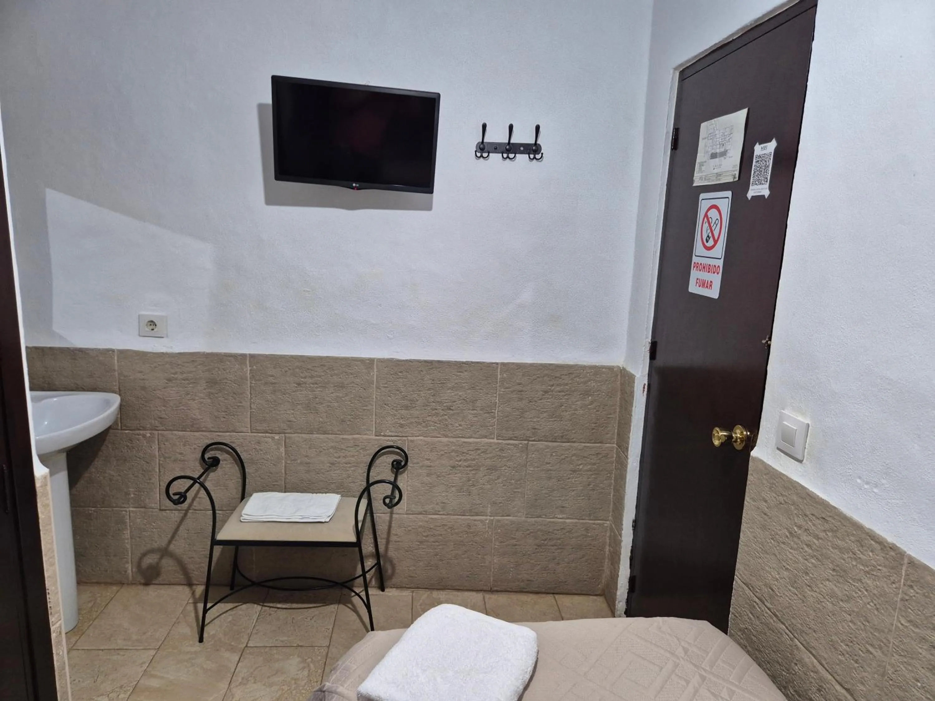 Bedroom, Bed in Pensión Javier