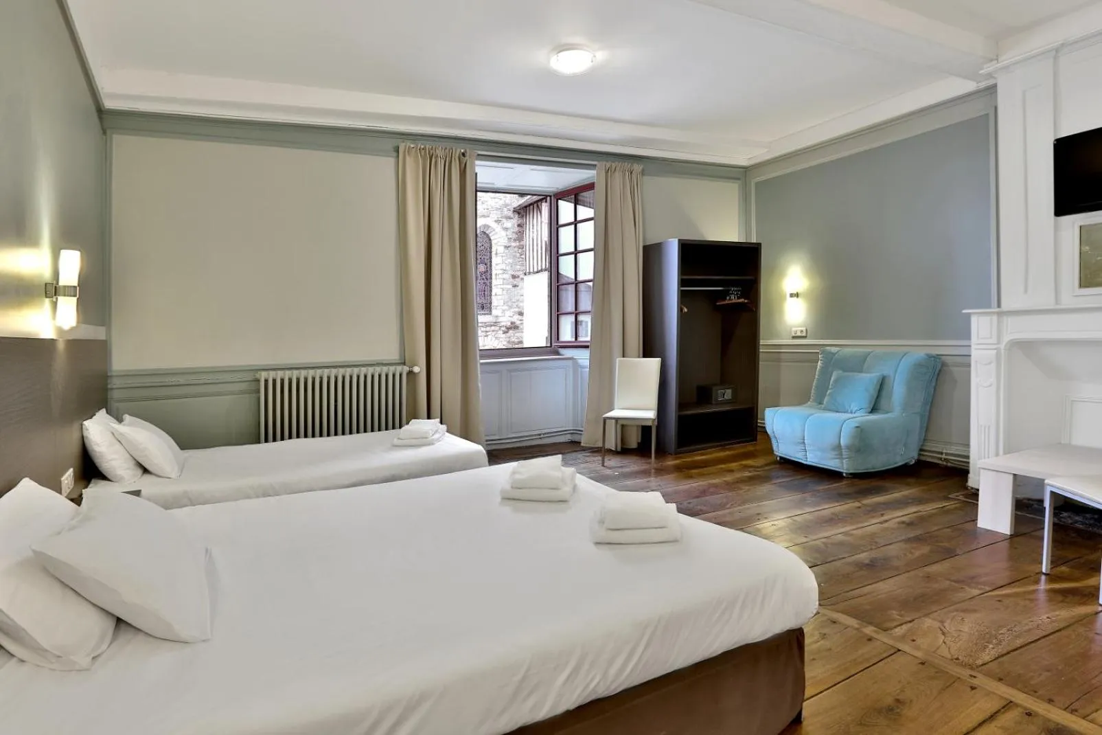 Bed in Logis Hotel Auberge Dupuytren