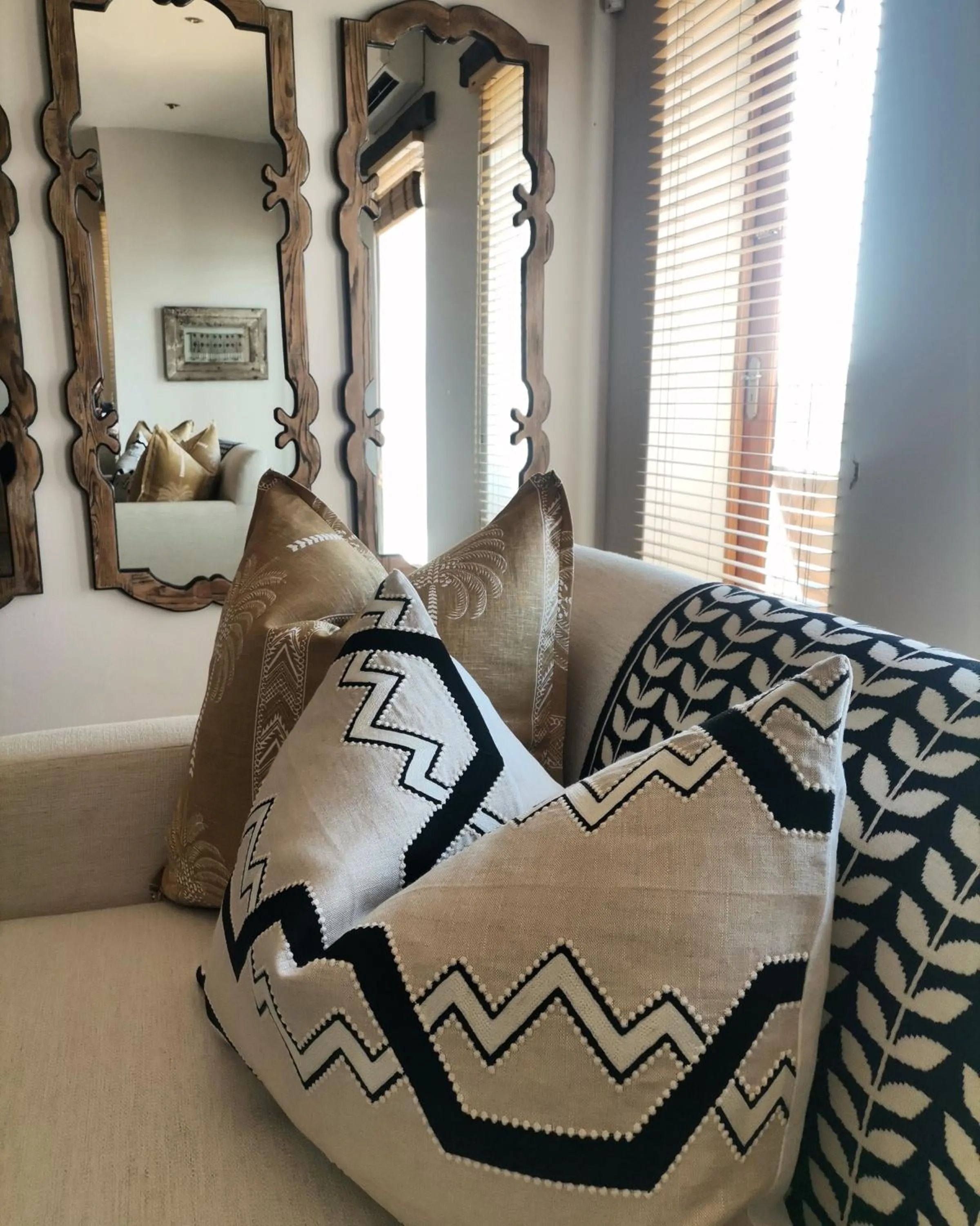 Living room, Bed in Hartford House
