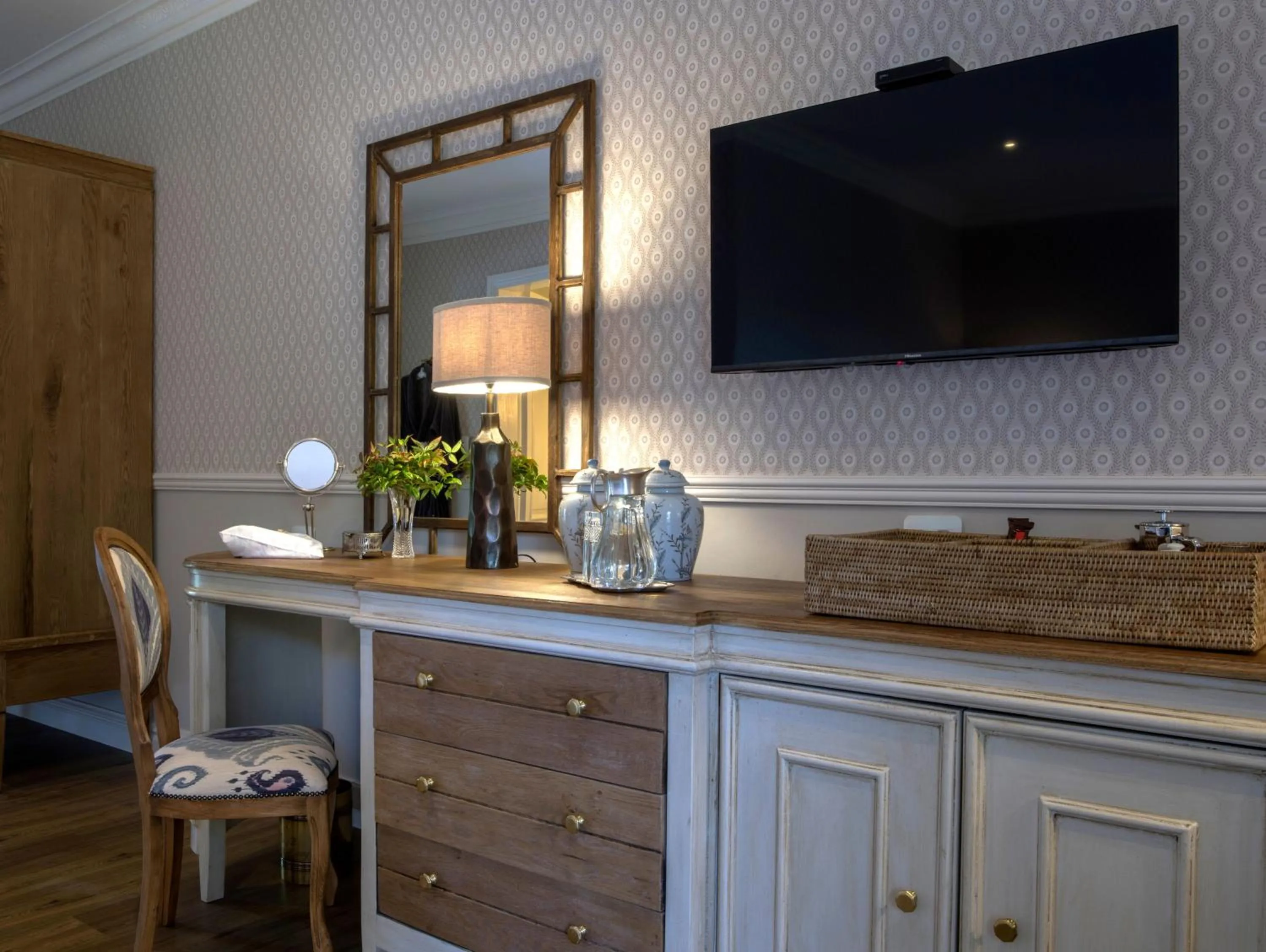 TV and multimedia in Hartford House