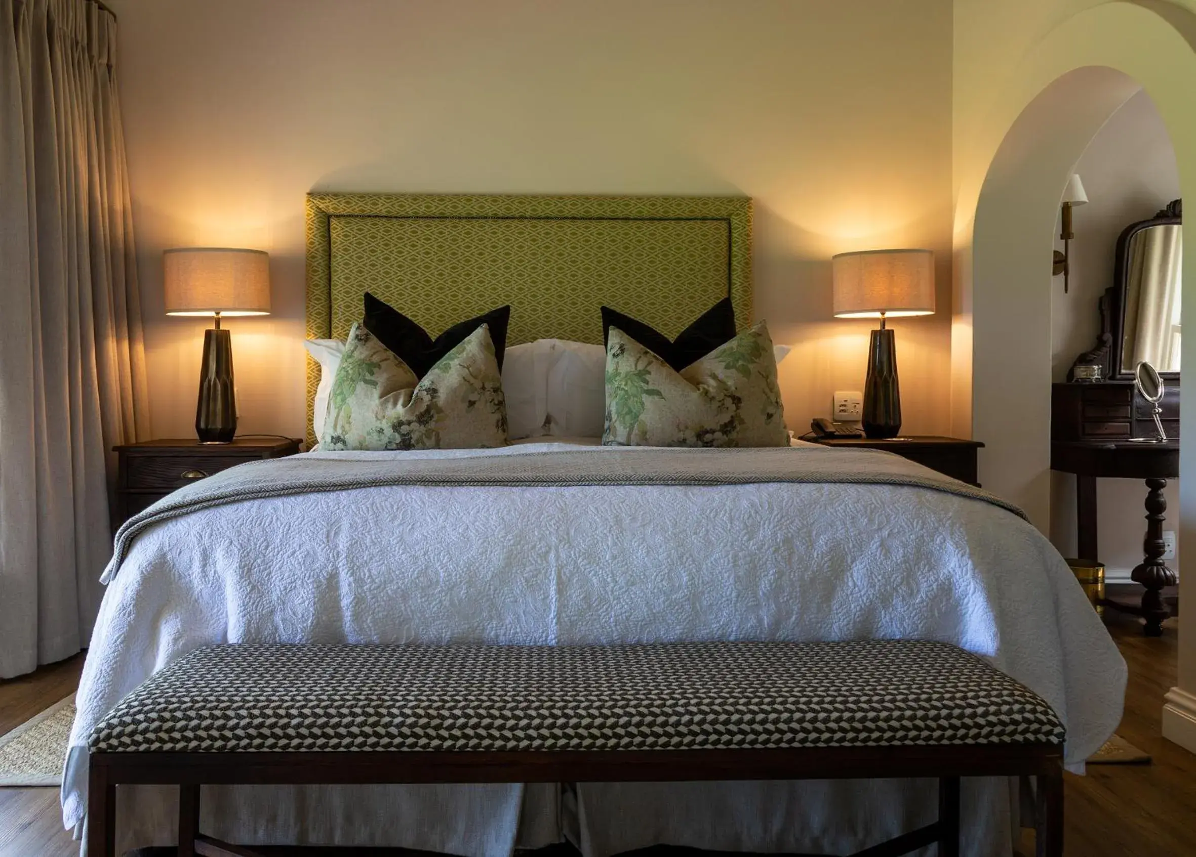 King Suite with Garden View in Hartford House King Suite with Garden View in Hartford House