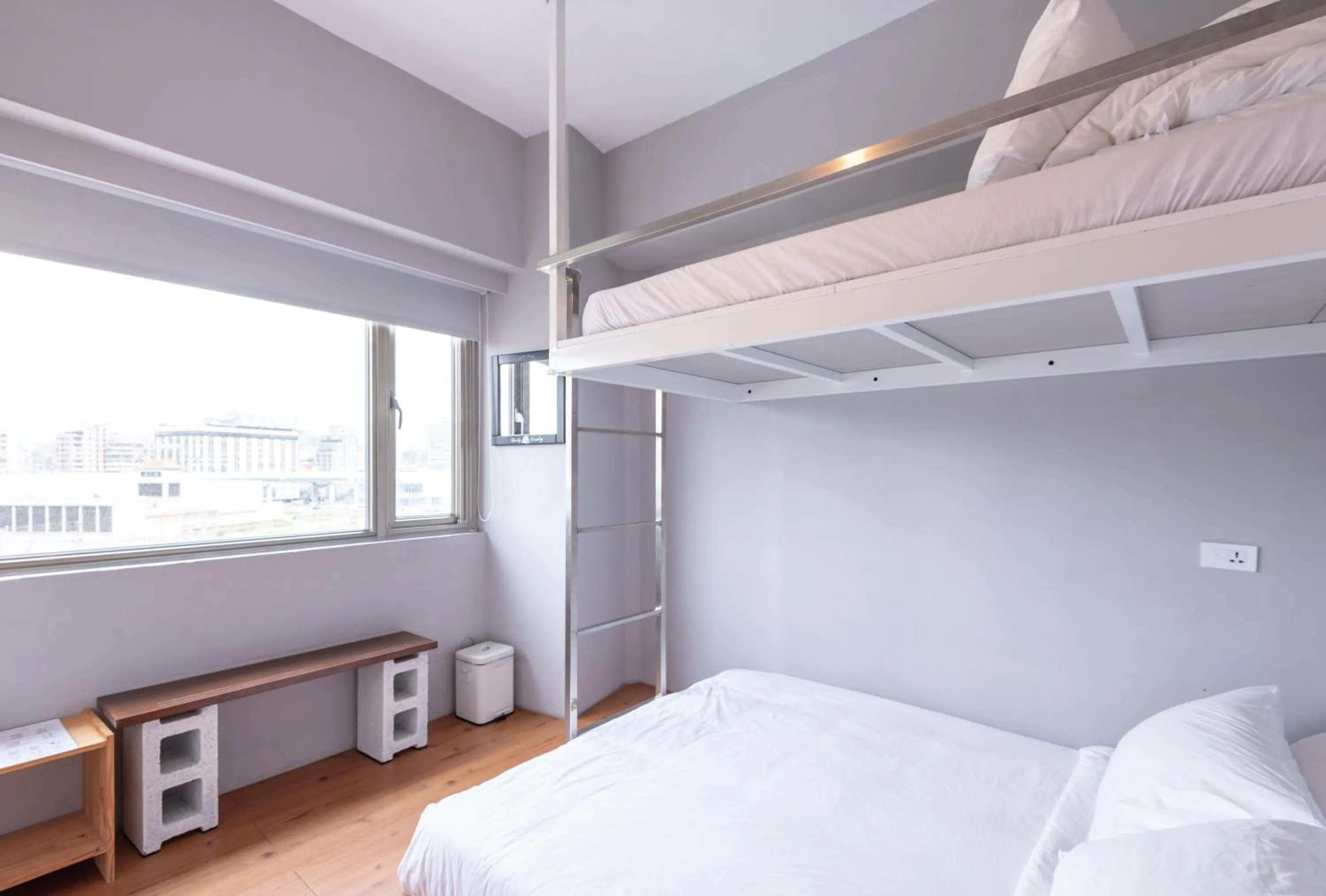 Photo of the whole room, Bed in May Rooms Taipei Main Station