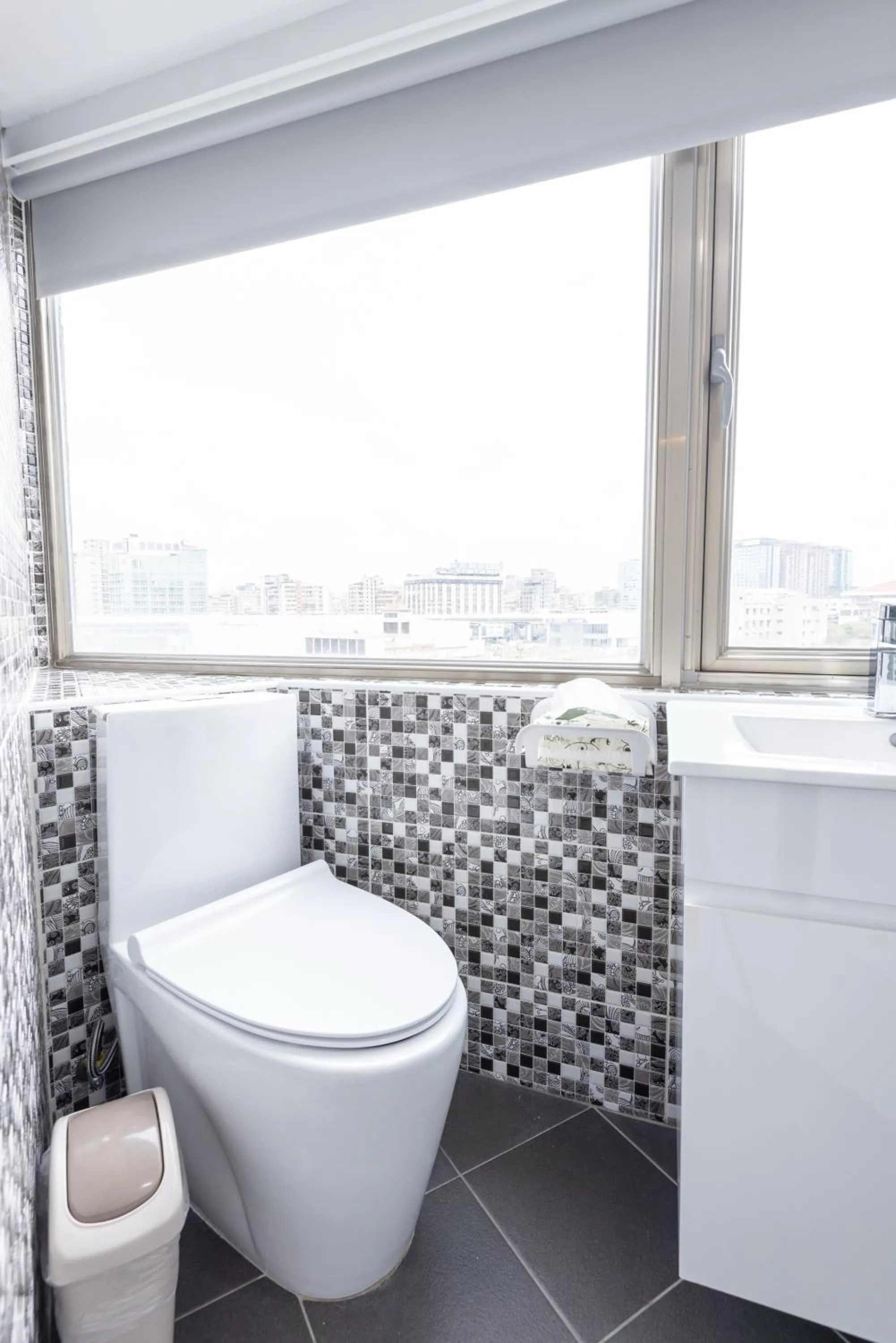 Toilet in May Rooms Taipei Main Station