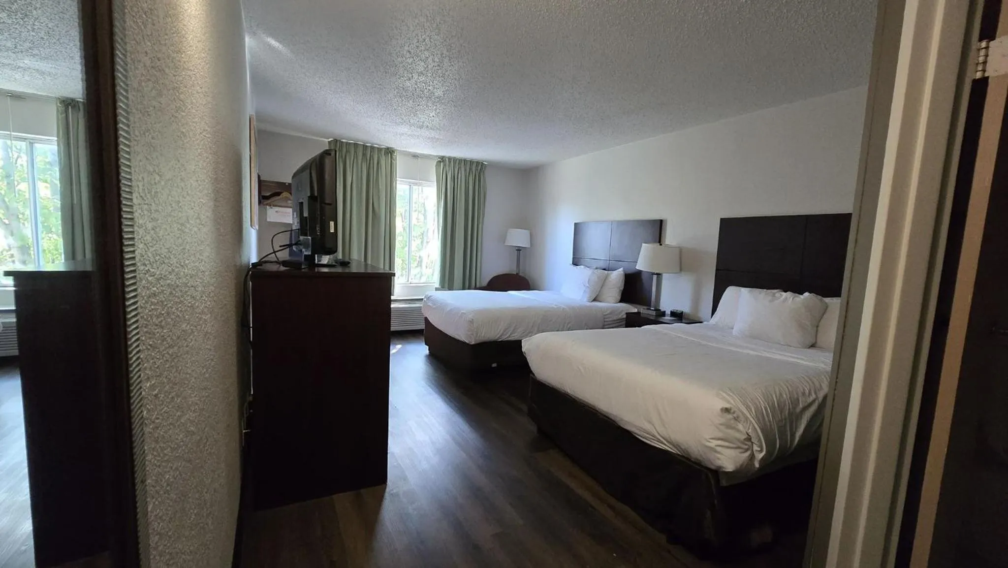 Bathroom, Bed in Quality Inn Newark - Wilmington