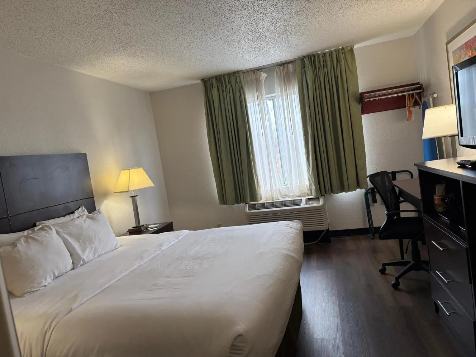 Bed in Quality Inn Newark - Wilmington