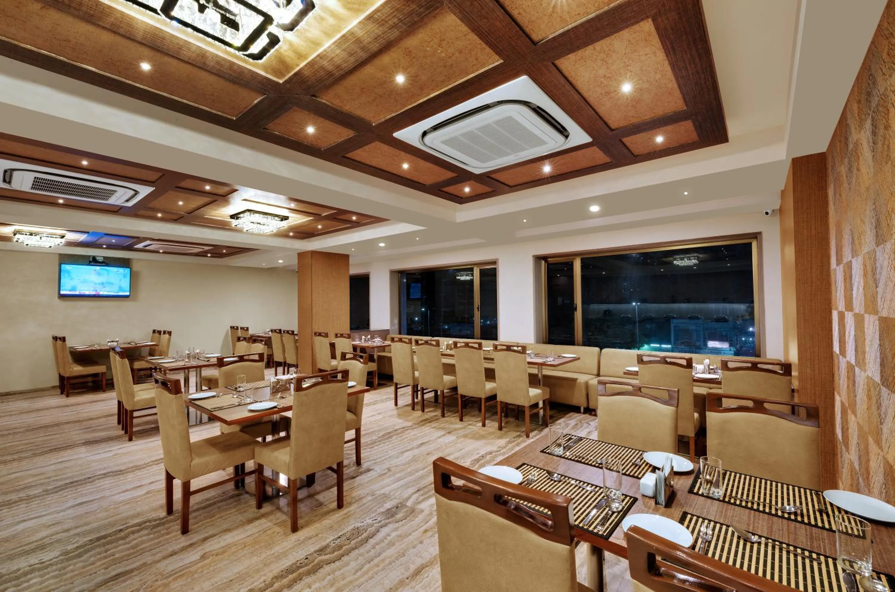 Restaurant/places to eat in Anaya Beacon Hotel, Jamnagar