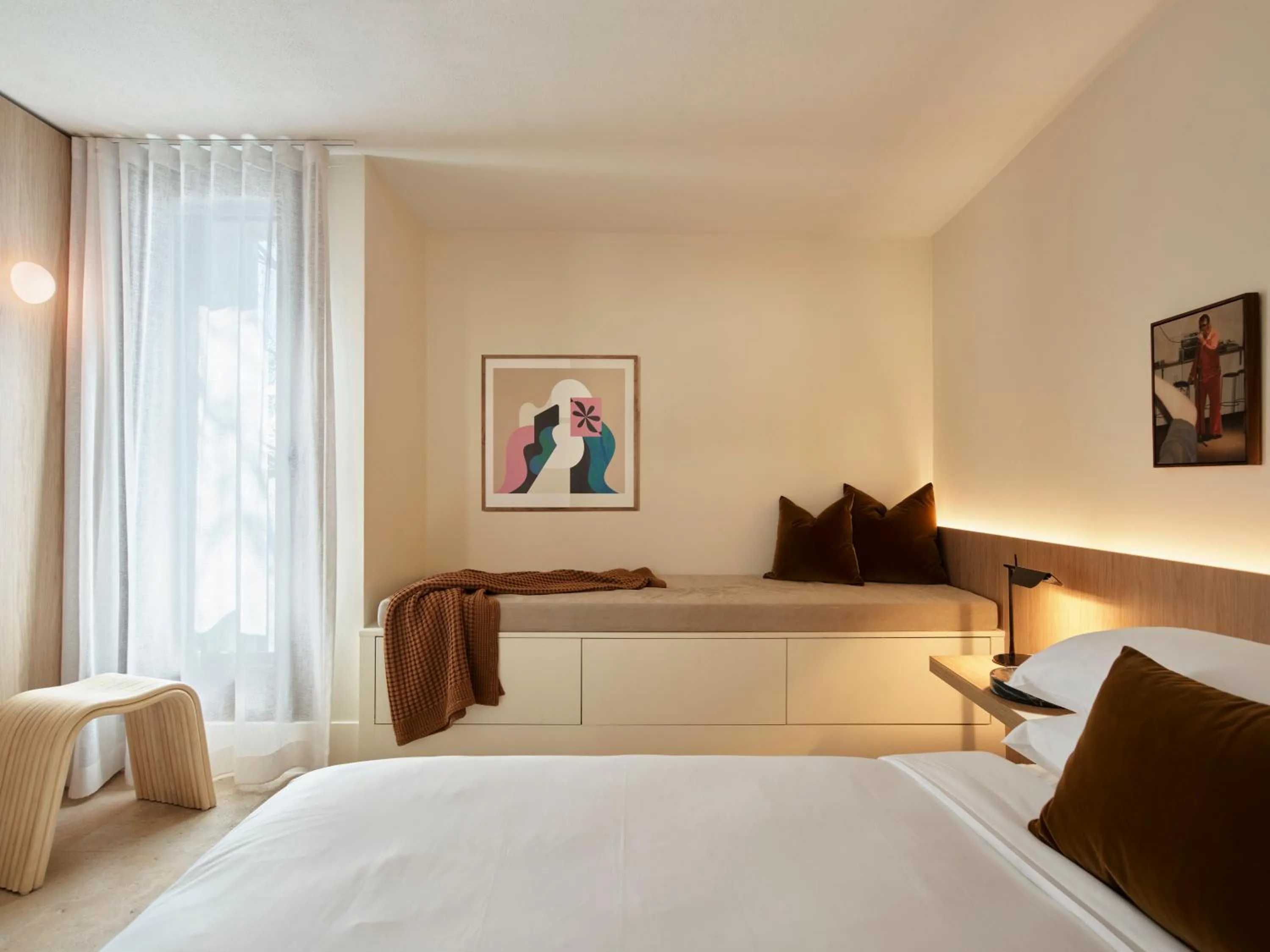 Seating area, Bed in Oxford House