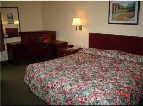 King Room - single occupancy - Smoking in Country Hearth Inn-Union City King Room - single occupancy - Smoking in Country Hearth Inn-Union City
