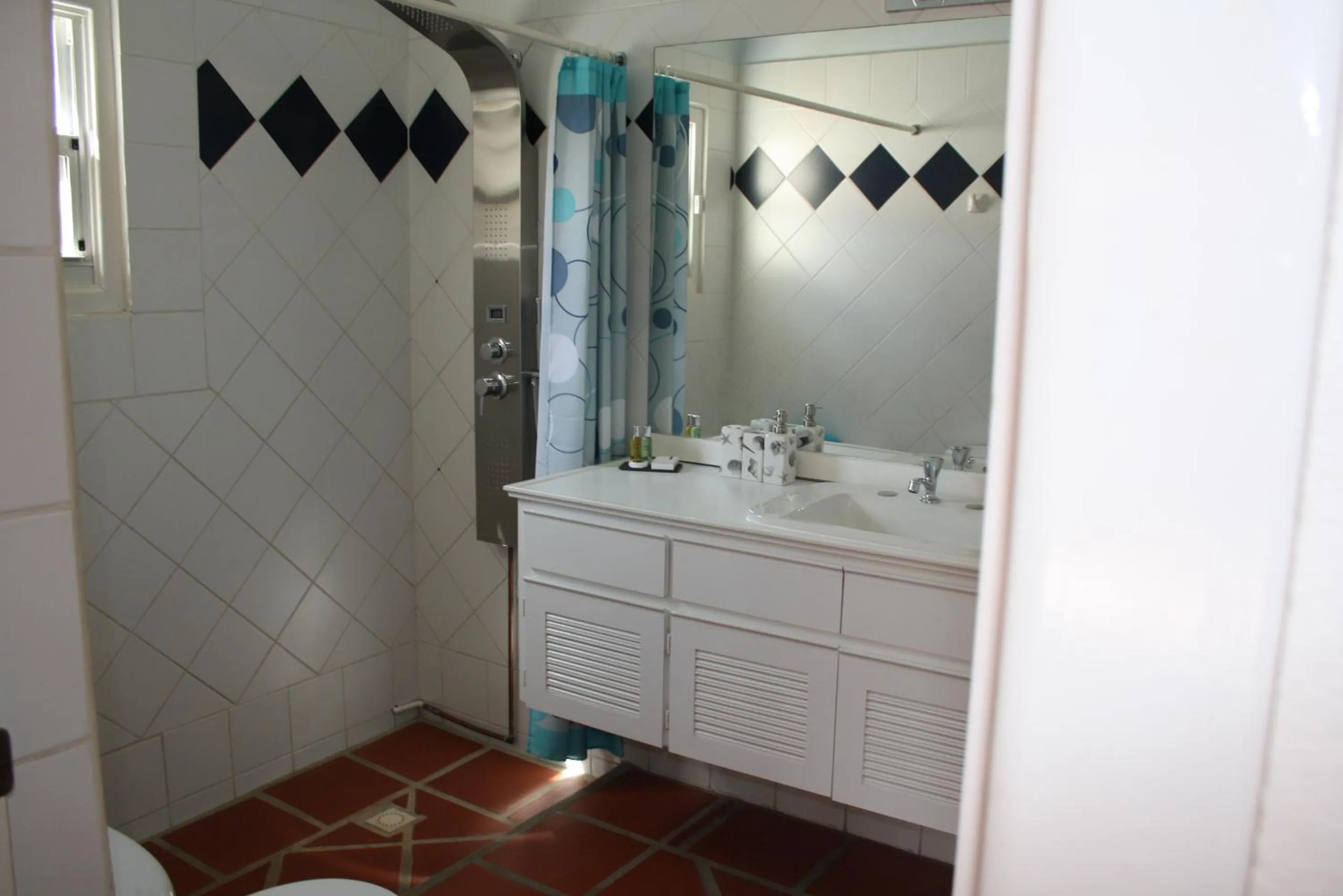 Bathroom in Karibu Aruba Boutique Hotel