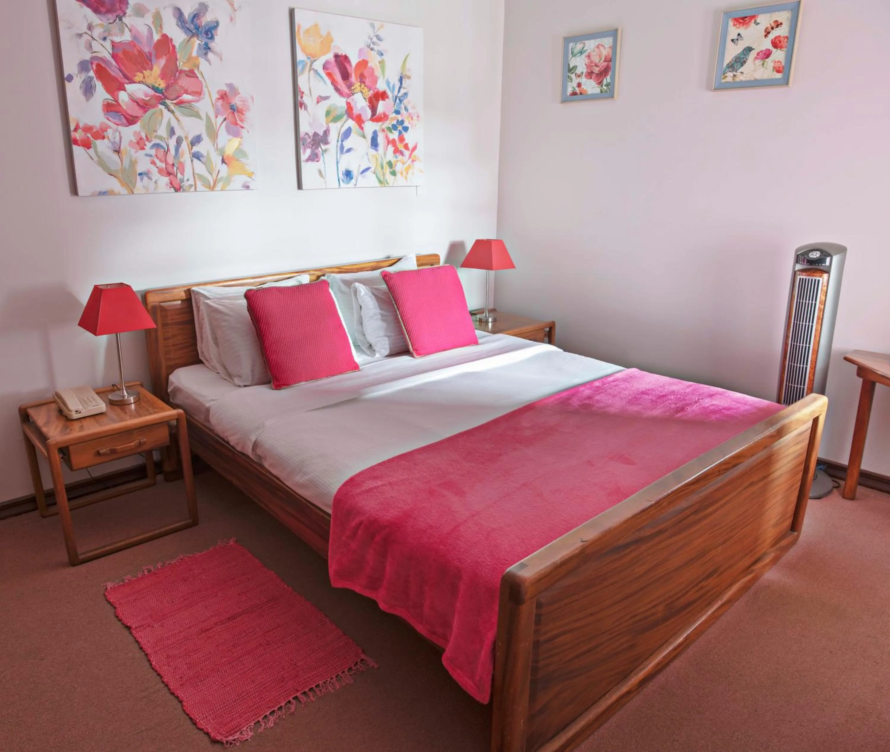 Bedroom, Bed in Fleur de Lys