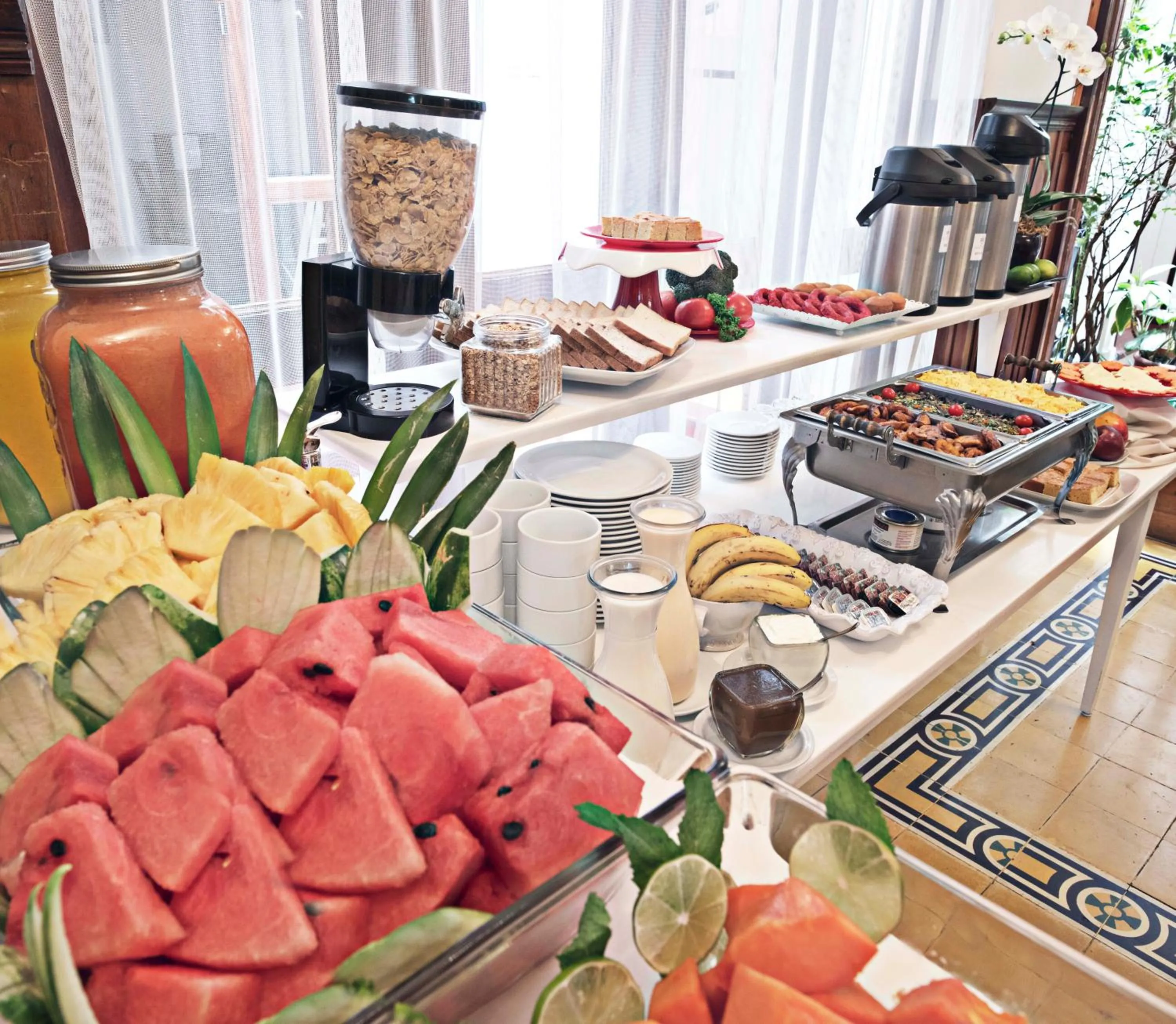 Breakfast in Fleur de Lys