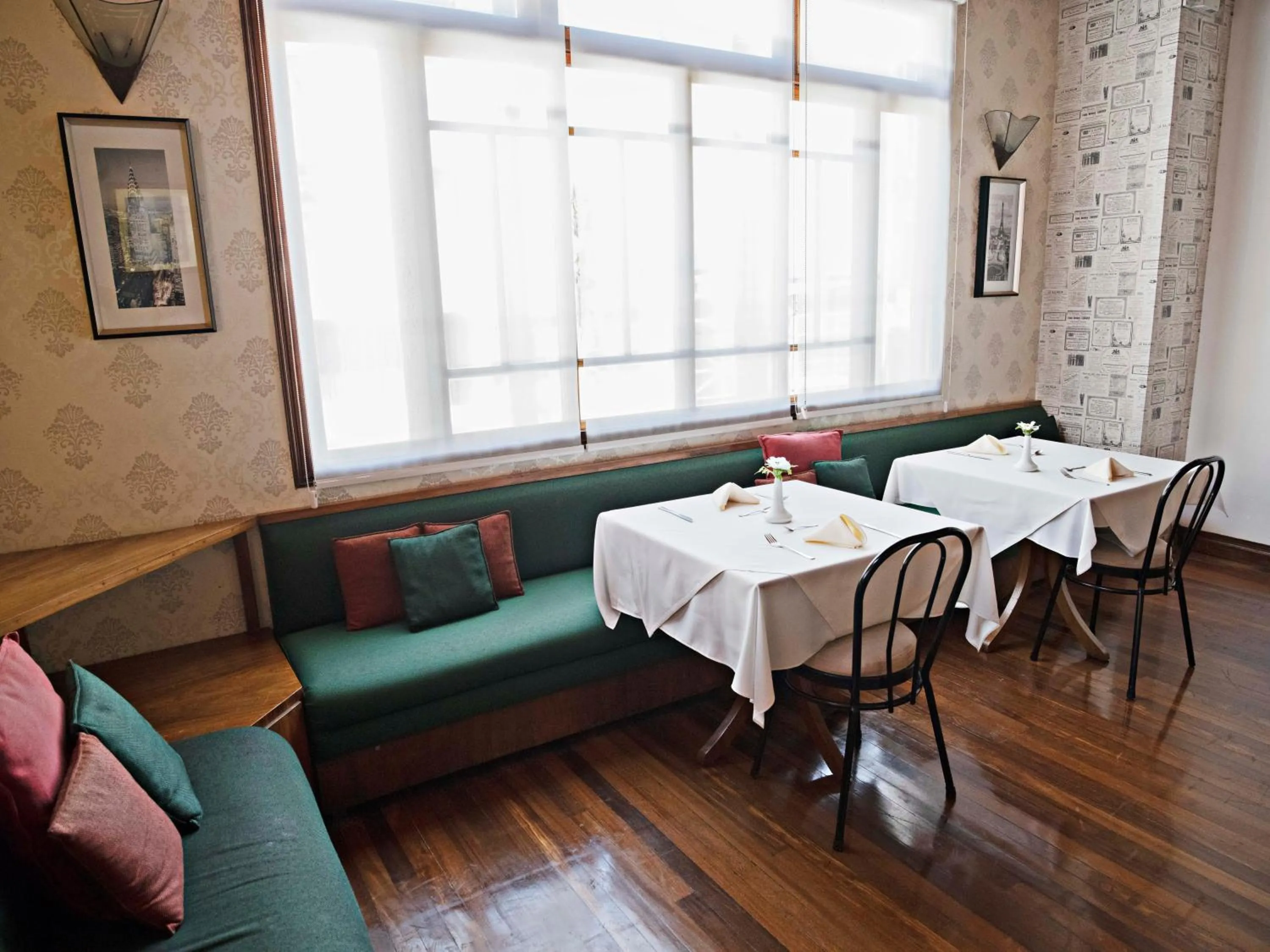 Restaurant/places to eat in Fleur de Lys