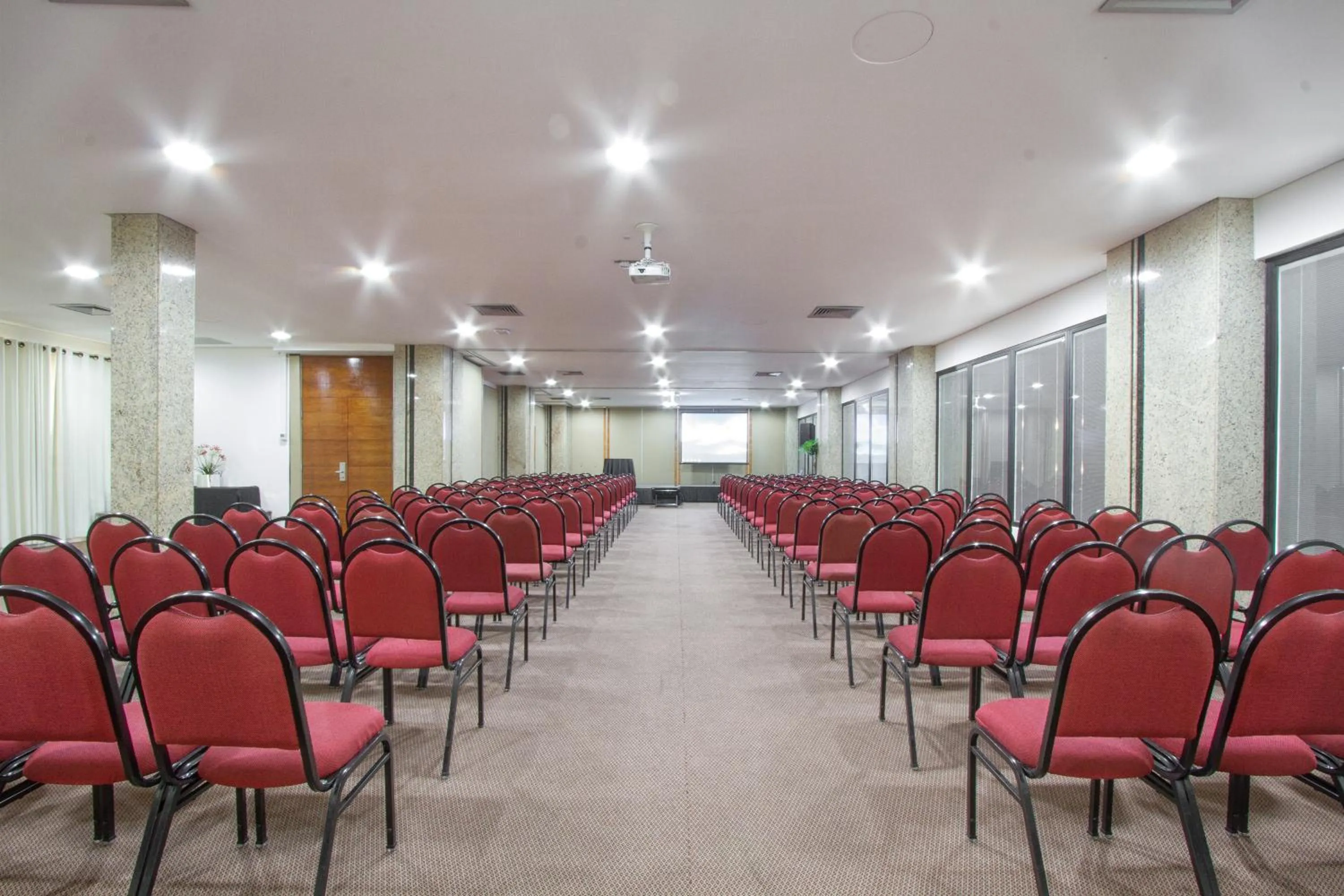 Business facilities in Alven Hotel by Slaviero Hotéis