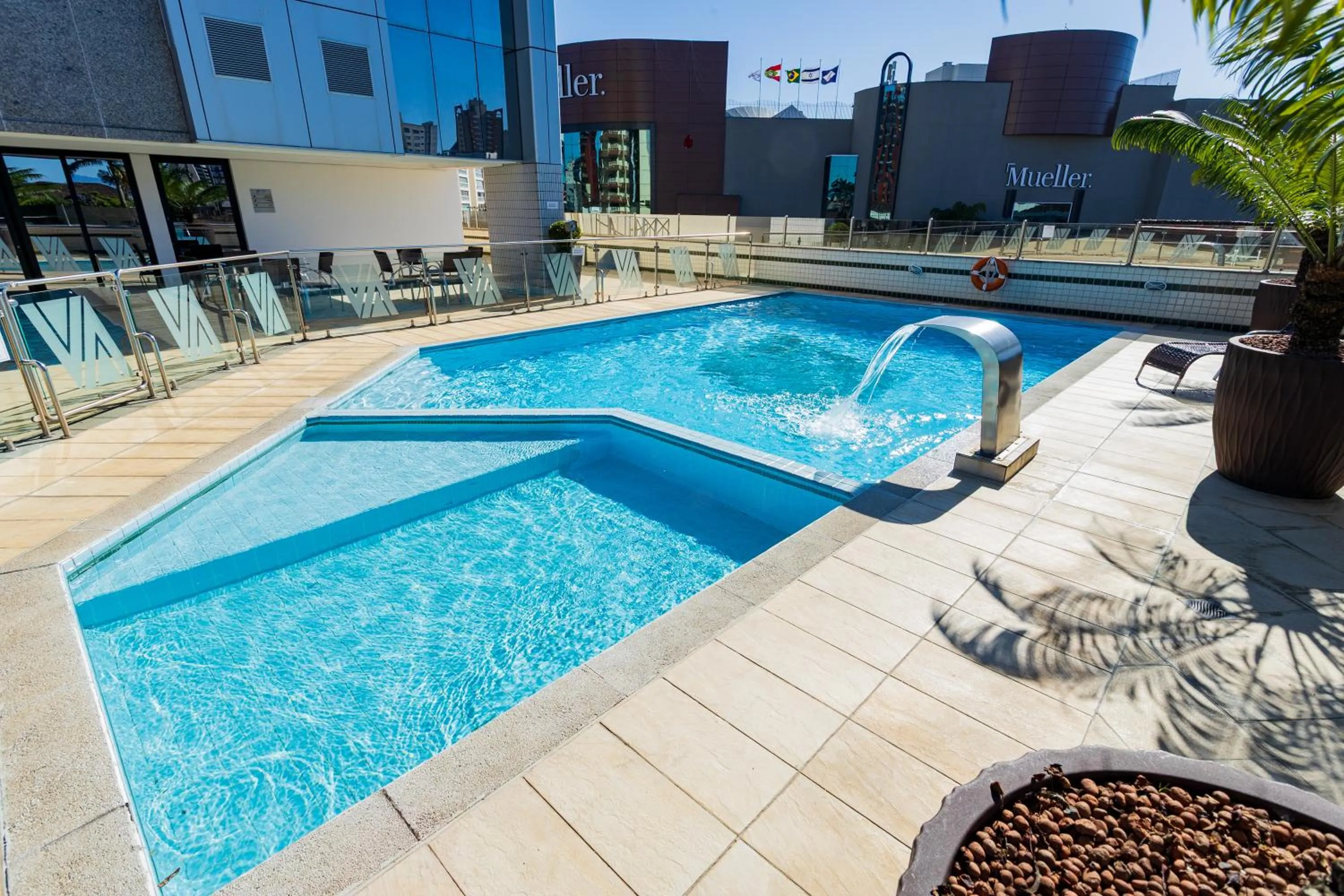 Pool view in Alven Hotel by Slaviero Hotéis