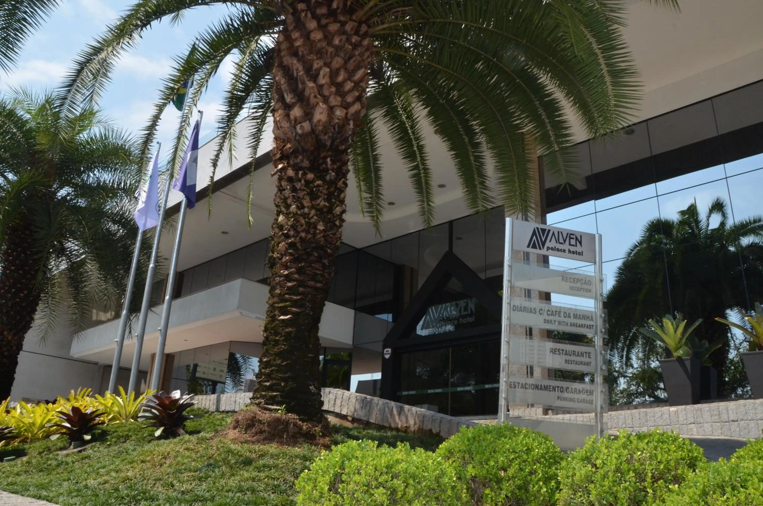 Property building in Alven Hotel by Slaviero Hotéis