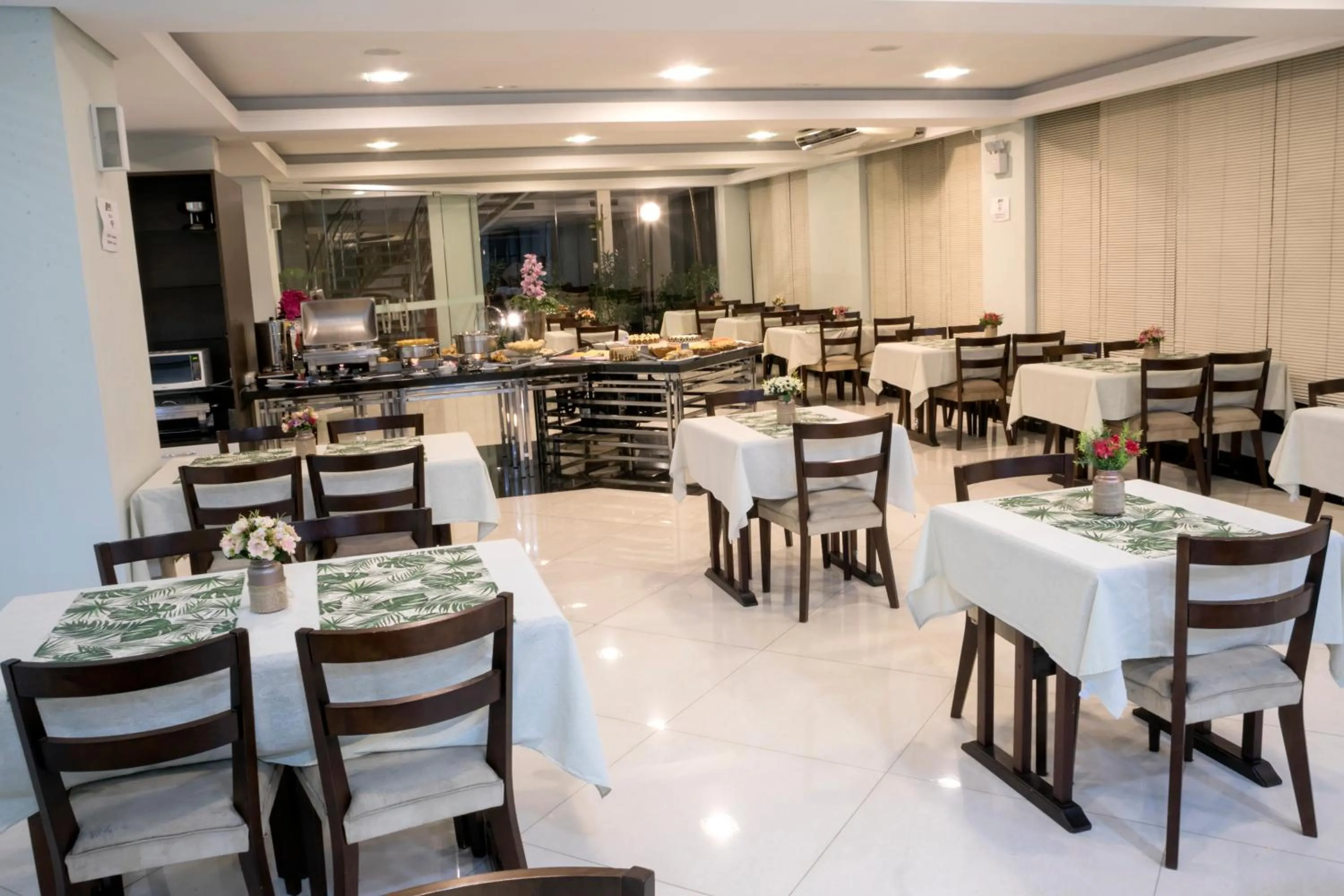 Breakfast in Alven Hotel by Slaviero Hotéis